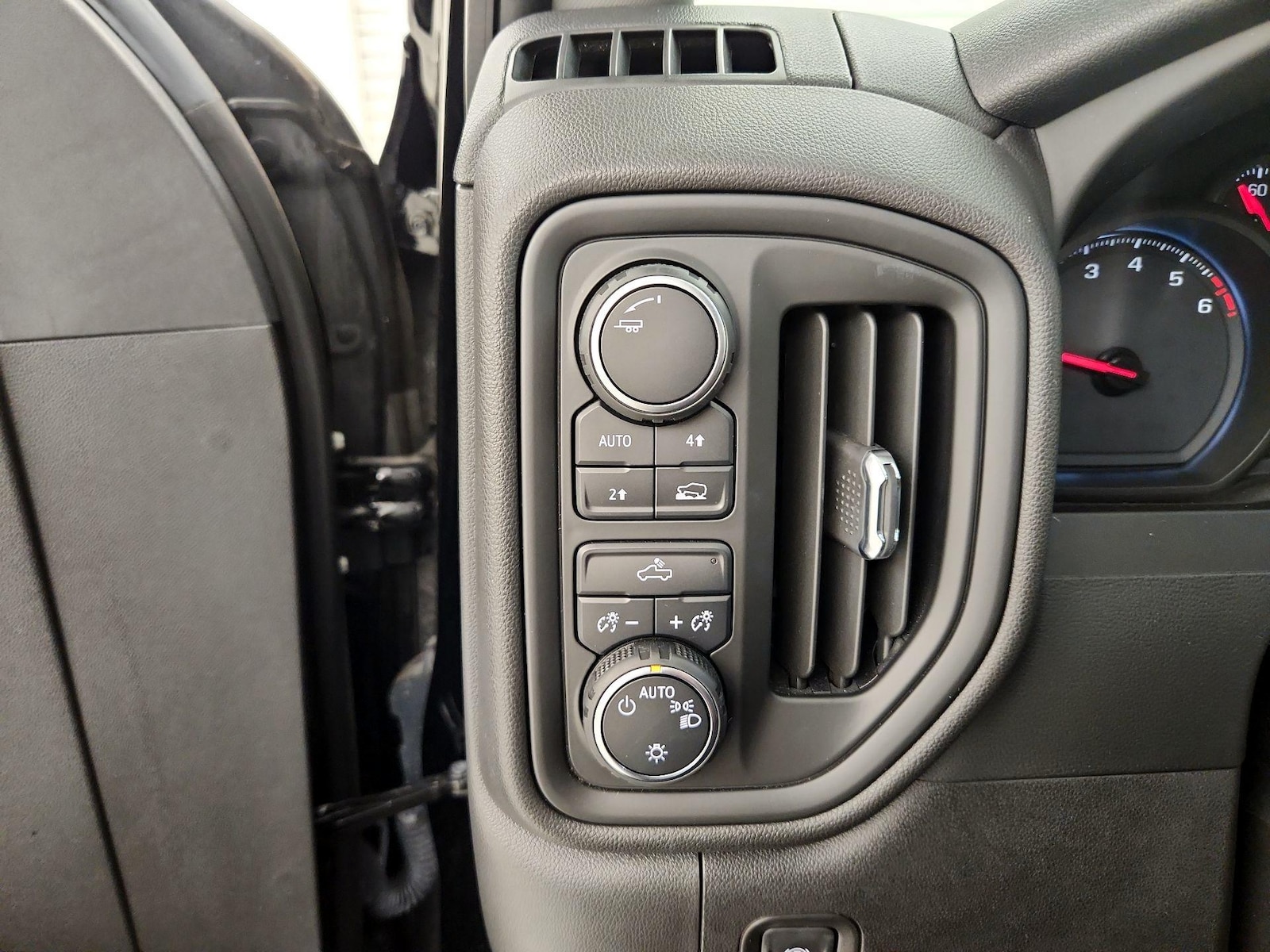 2023 Chevrolet Silverado 1500 Custom - Photo 14