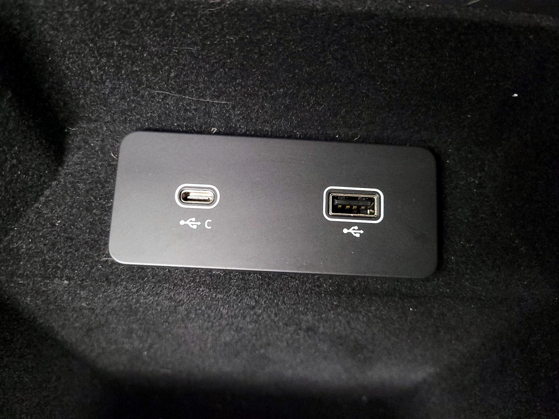 Thumbnail: 2023 Jaguar E-Pace - 17