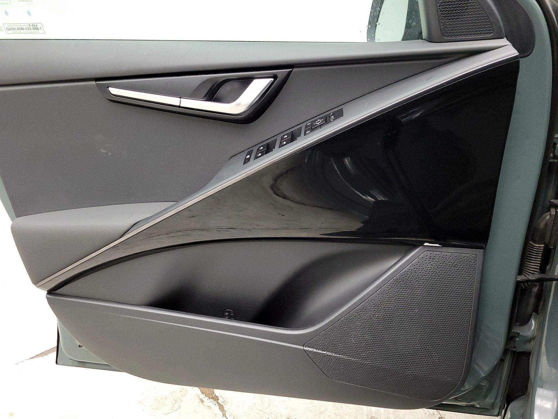 Thumbnail: 2023 Kia Niro - 12