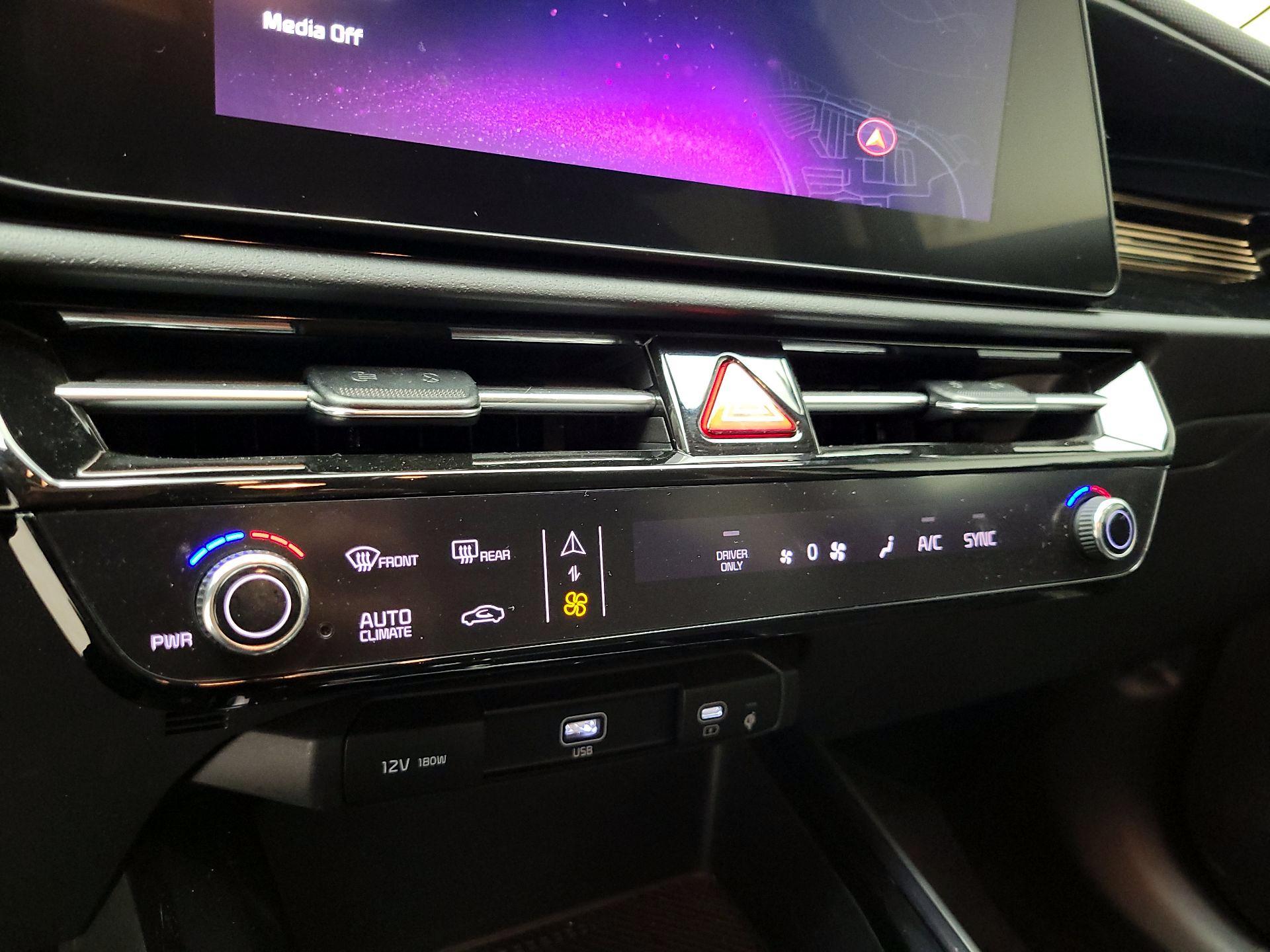 Thumbnail: 2023 Kia Niro - 17