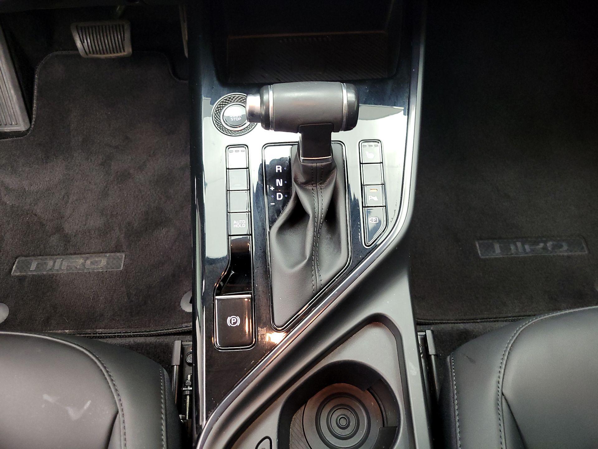 Thumbnail: 2023 Kia Niro - 18