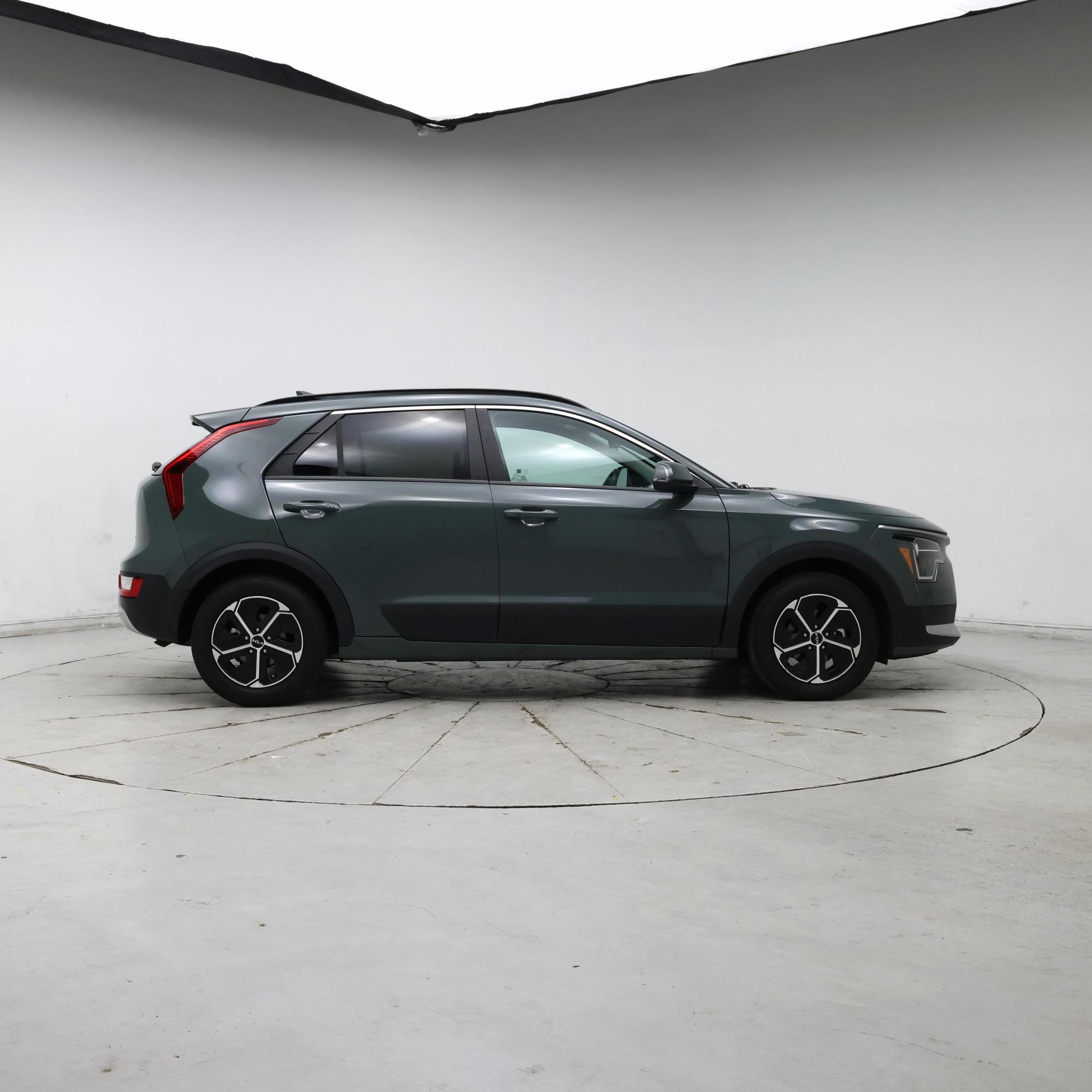 Thumbnail: 2023 Kia Niro - 7