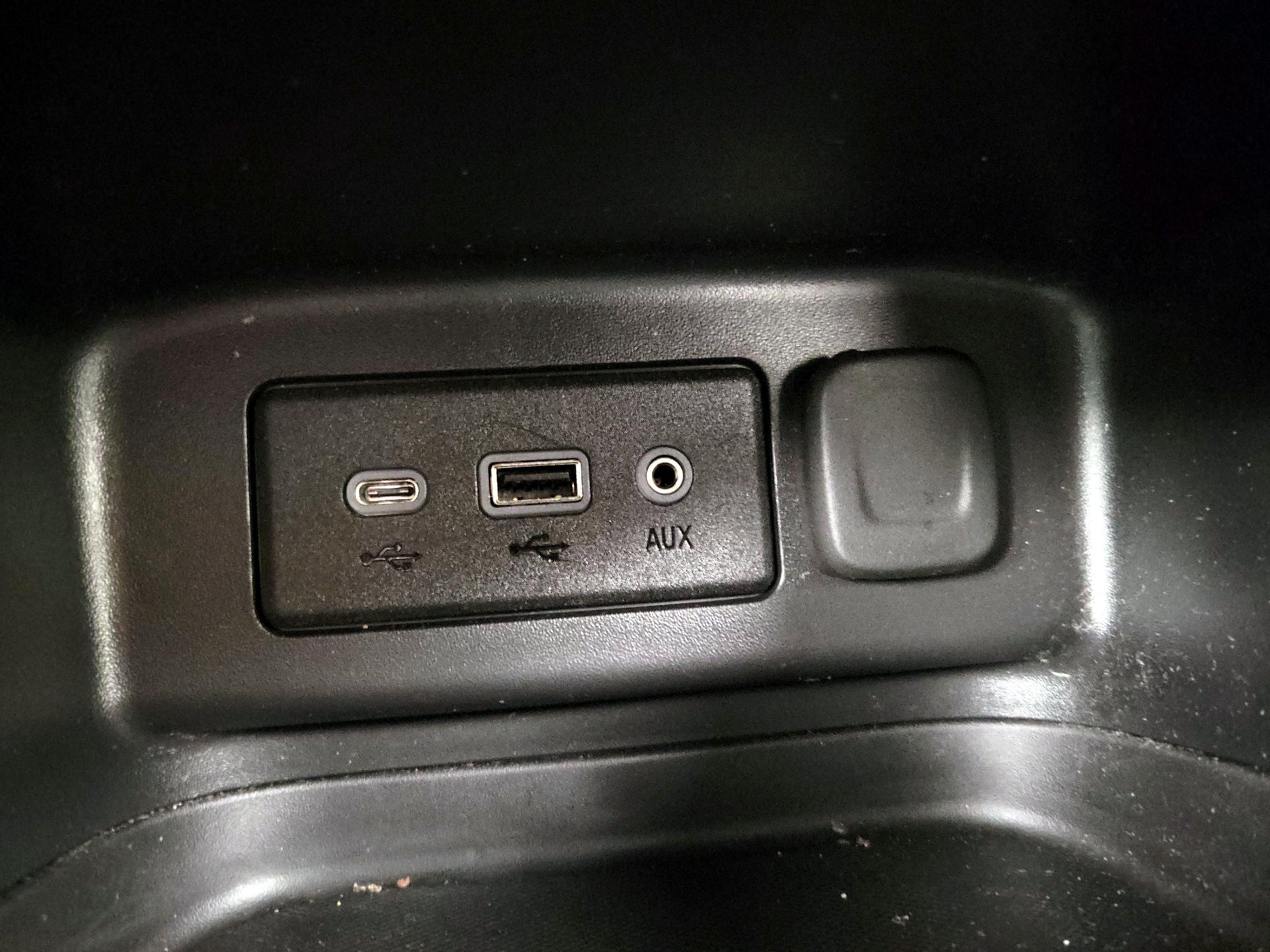 Thumbnail: 2023 Chevrolet Equinox - 18