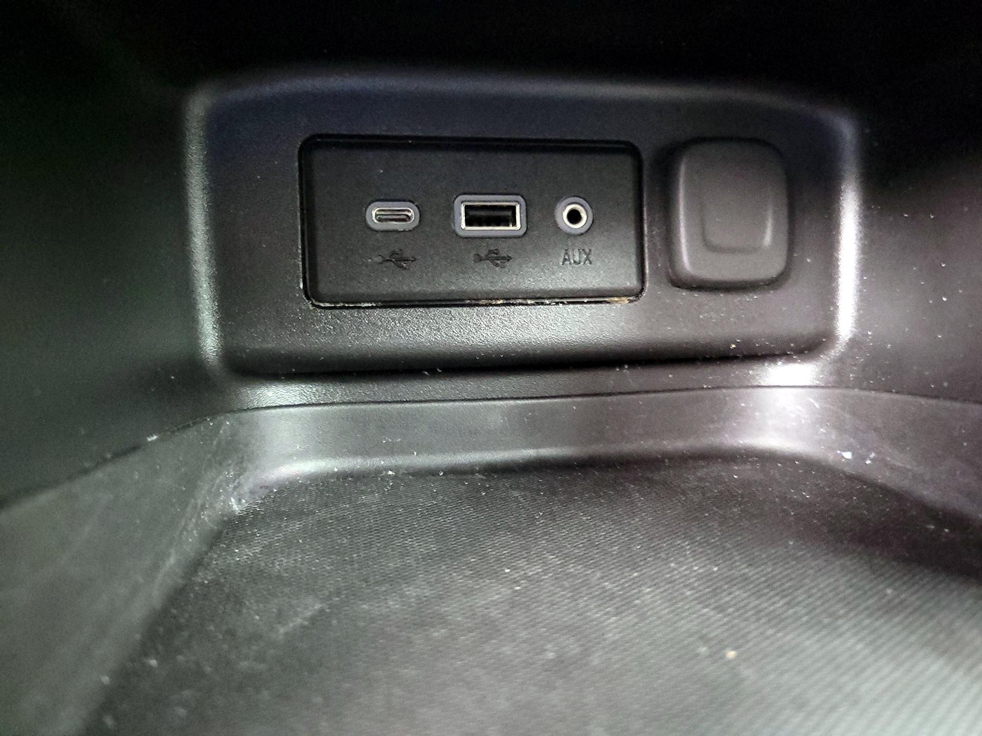 Thumbnail: 2022 Chevrolet Equinox - 18