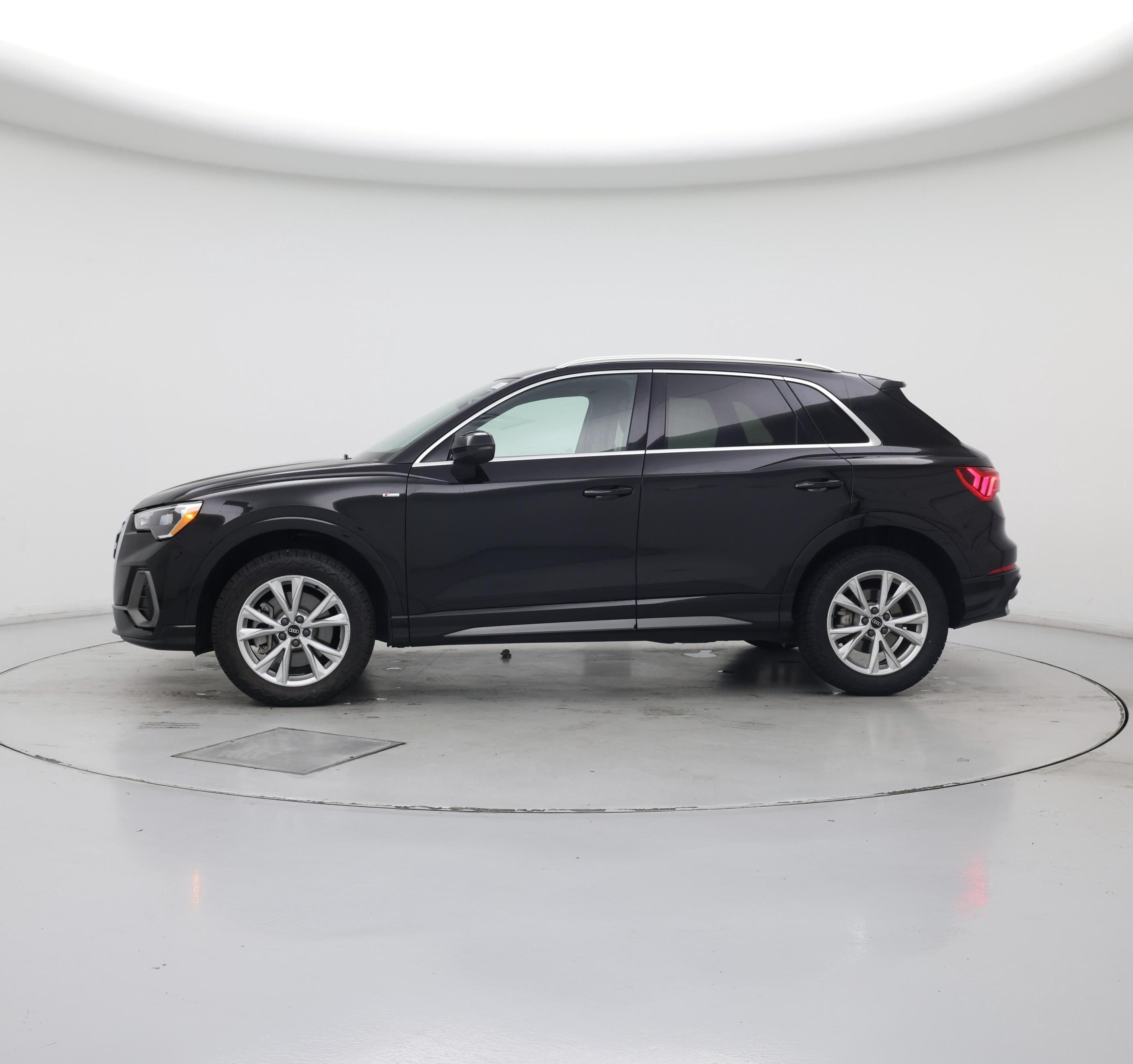 Thumbnail: 2021 Audi Q3 - 3