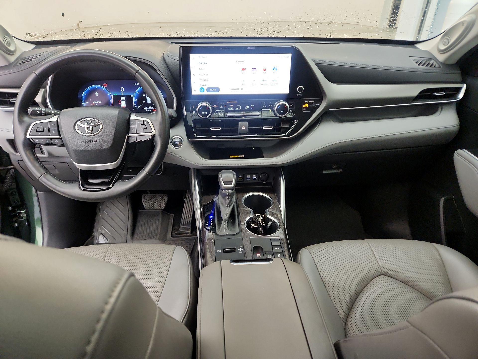 Thumbnail: 2023 Toyota Highlander - 9