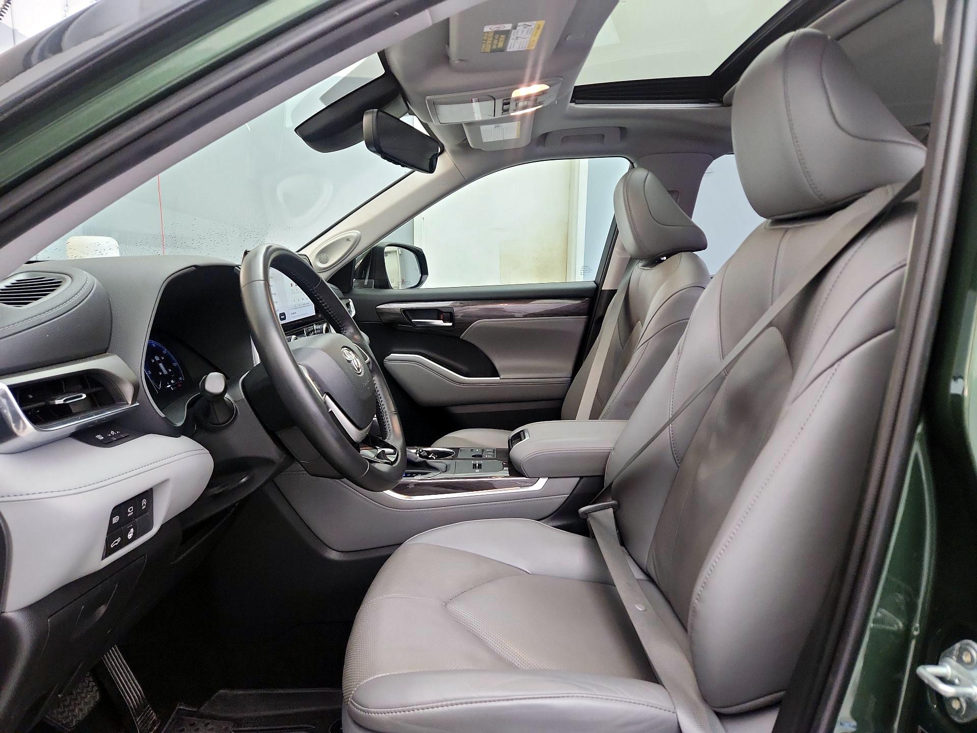 Thumbnail: 2023 Toyota Highlander - 11