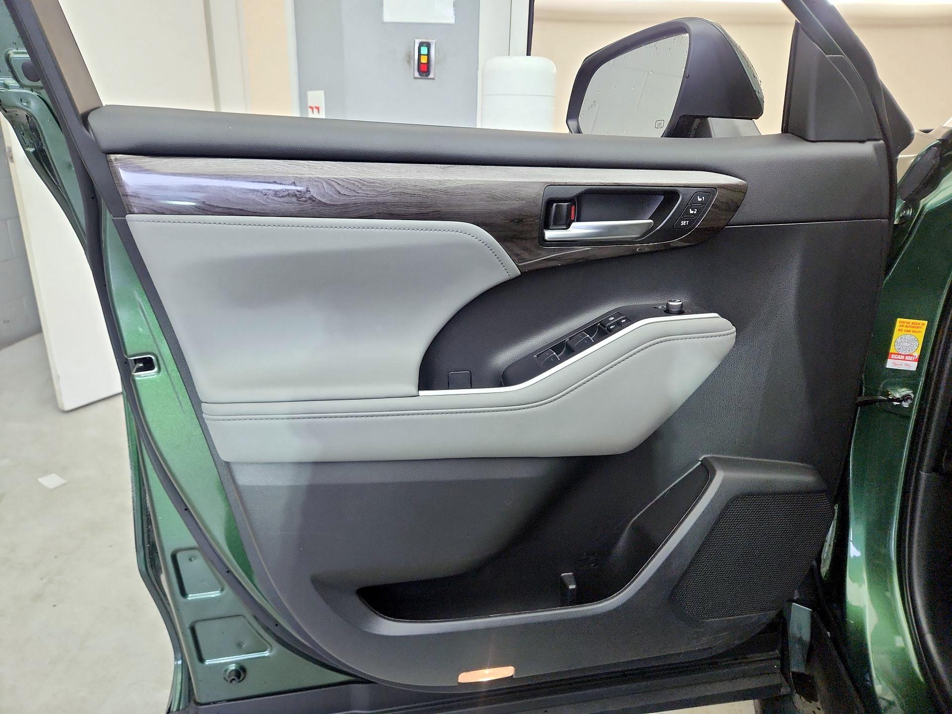 Thumbnail: 2023 Toyota Highlander - 12