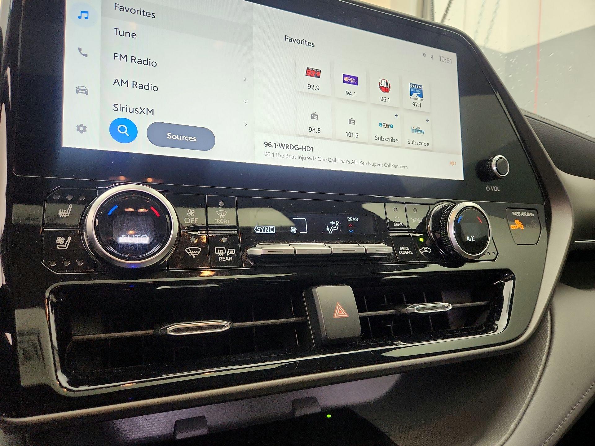 Thumbnail: 2023 Toyota Highlander - 16