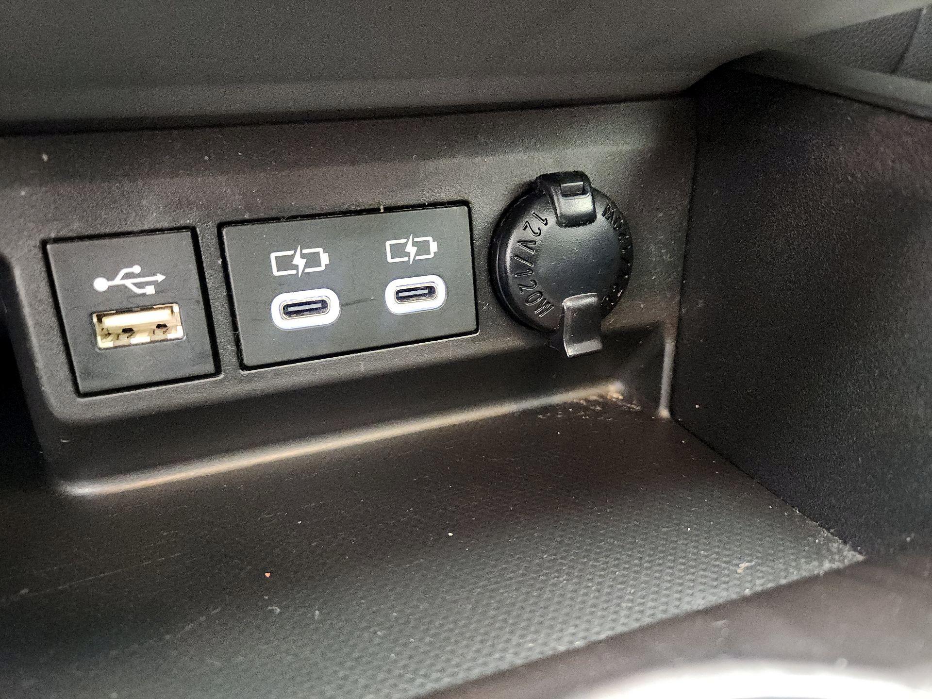 Thumbnail: 2023 Toyota Highlander - 18