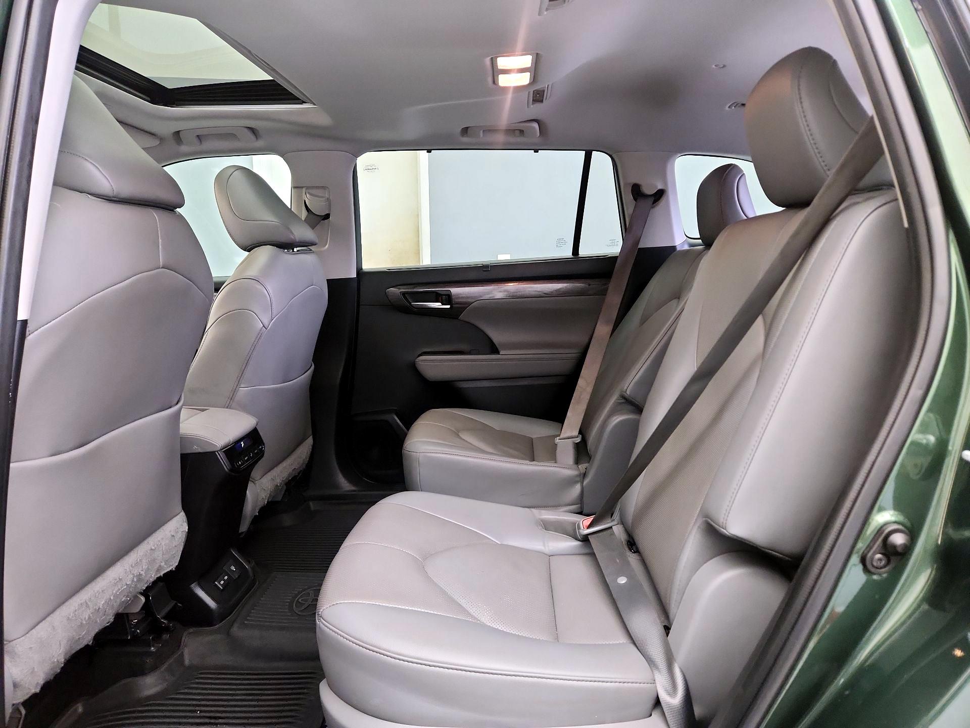 Thumbnail: 2023 Toyota Highlander - 20