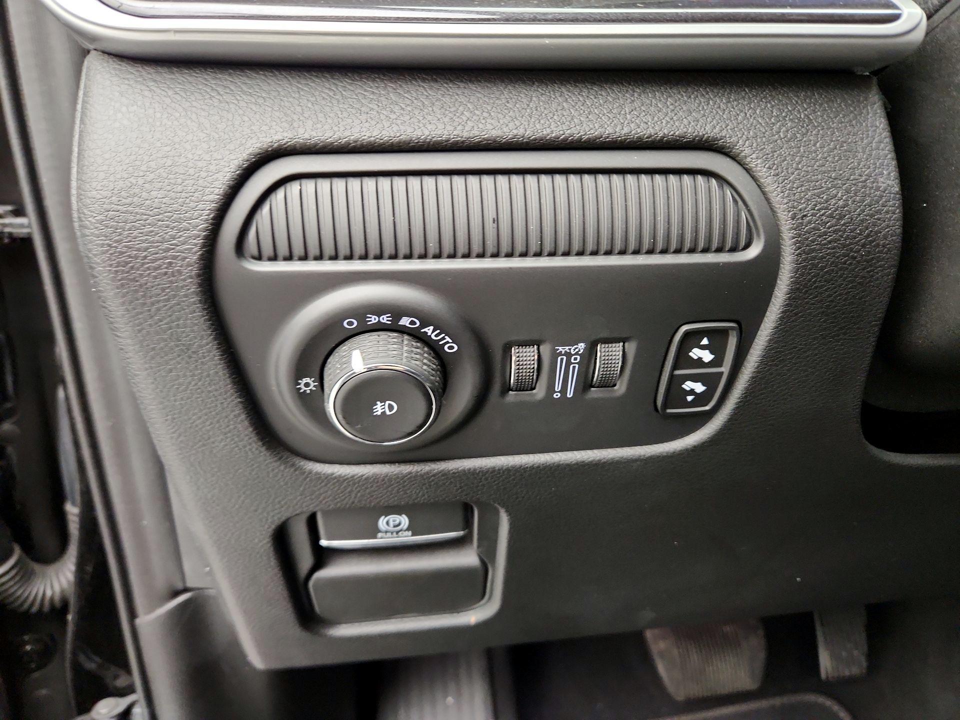 Thumbnail: 2024 Jeep Wagoneer - 13