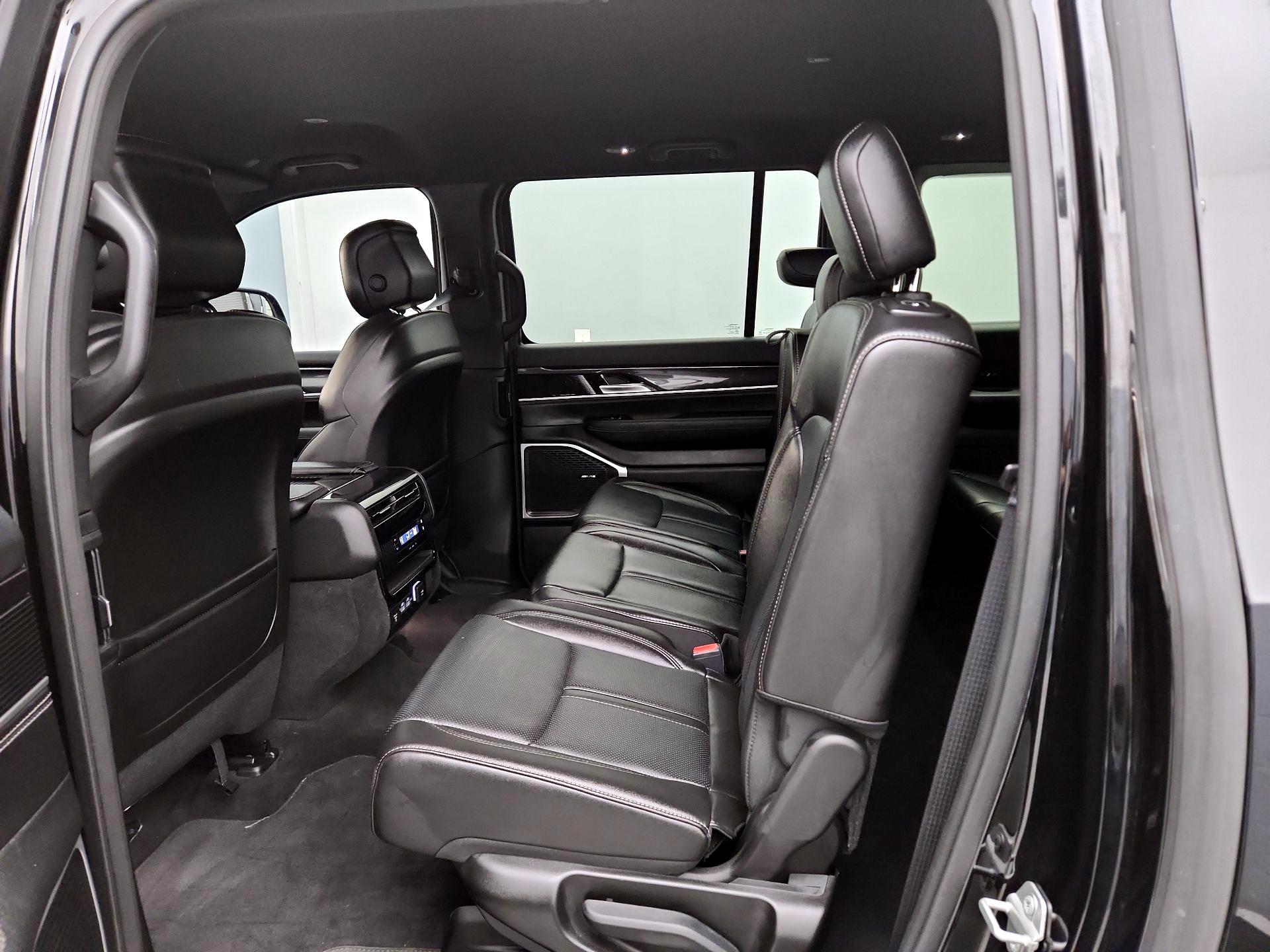 Thumbnail: 2024 Jeep Wagoneer - 20