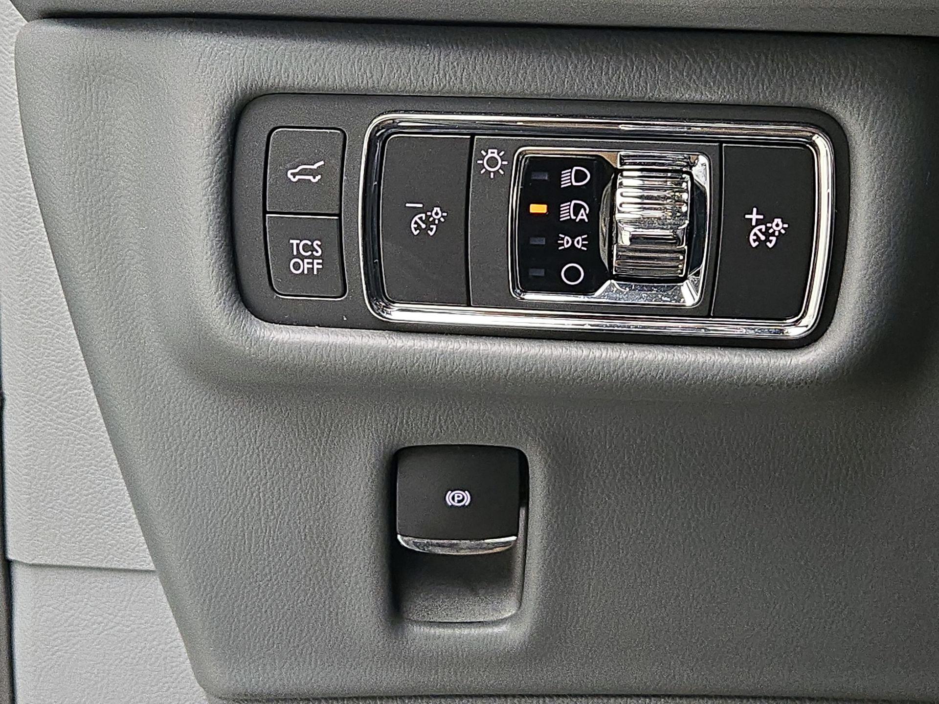 Thumbnail: 2022 Lincoln Nautilus - 13