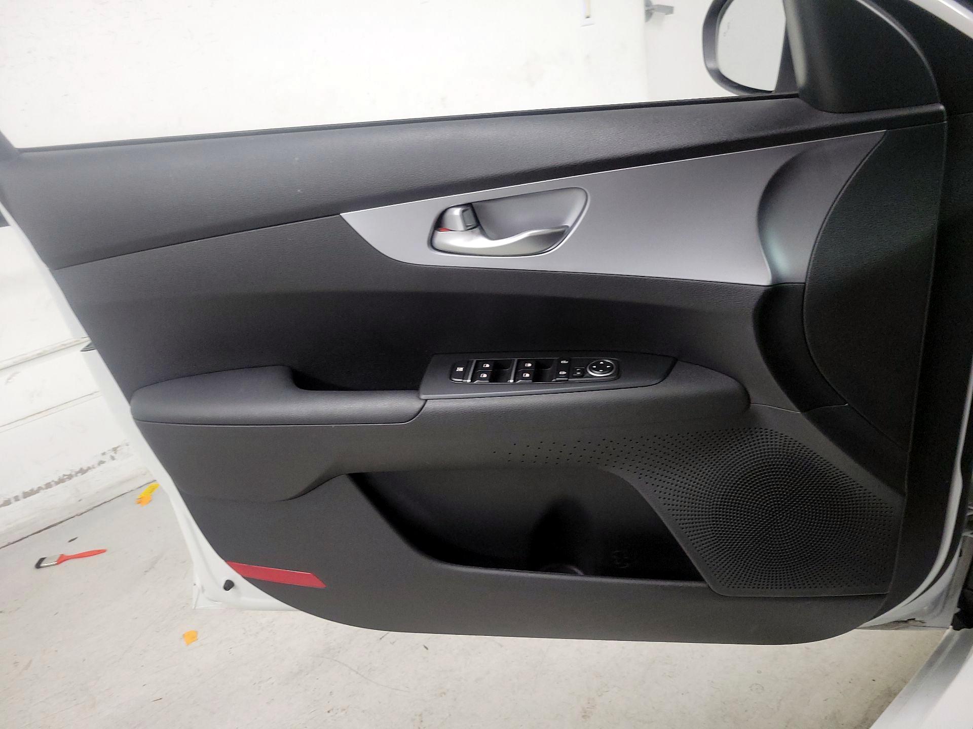 Thumbnail: 2023 Kia Forte - 12