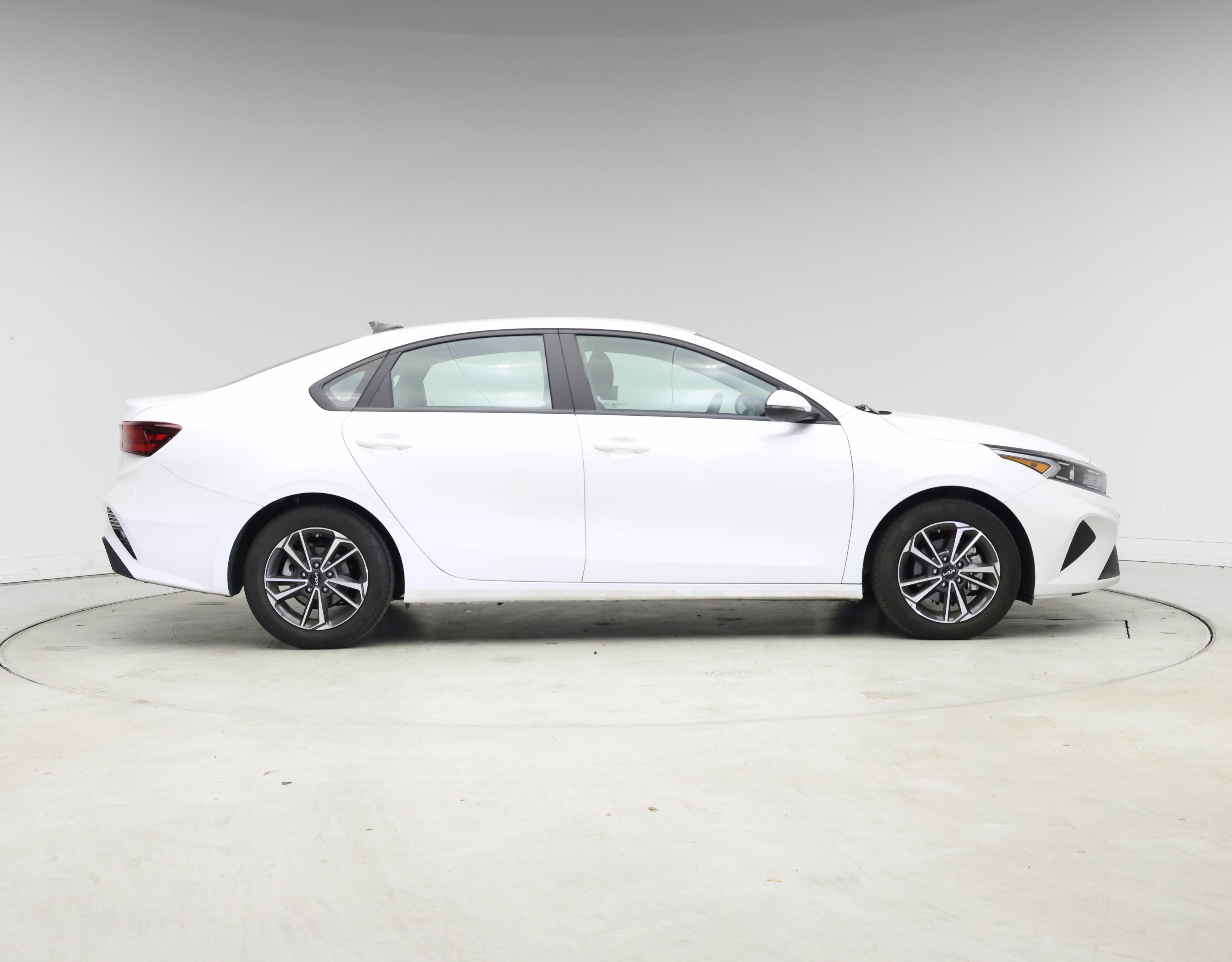 Thumbnail: 2023 Kia Forte - 7