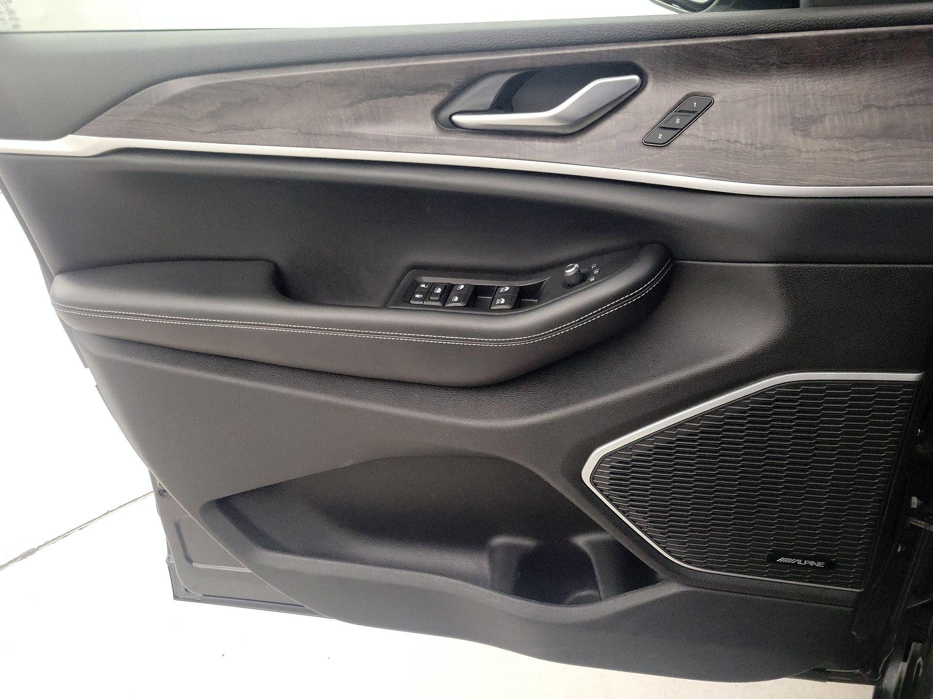 Thumbnail: 2022 Jeep Grand Cherokee - 10