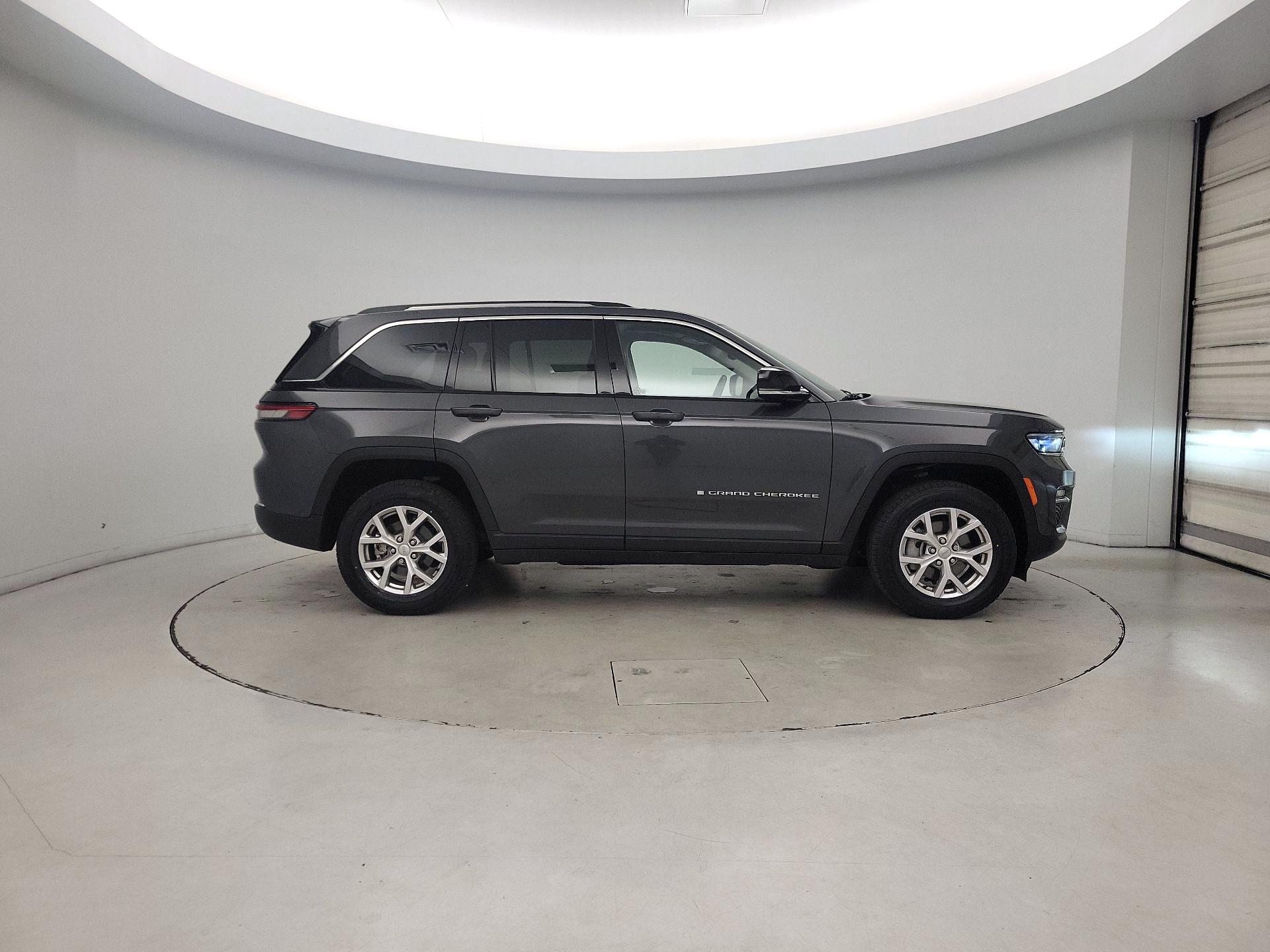 Thumbnail: 2022 Jeep Grand Cherokee - 4