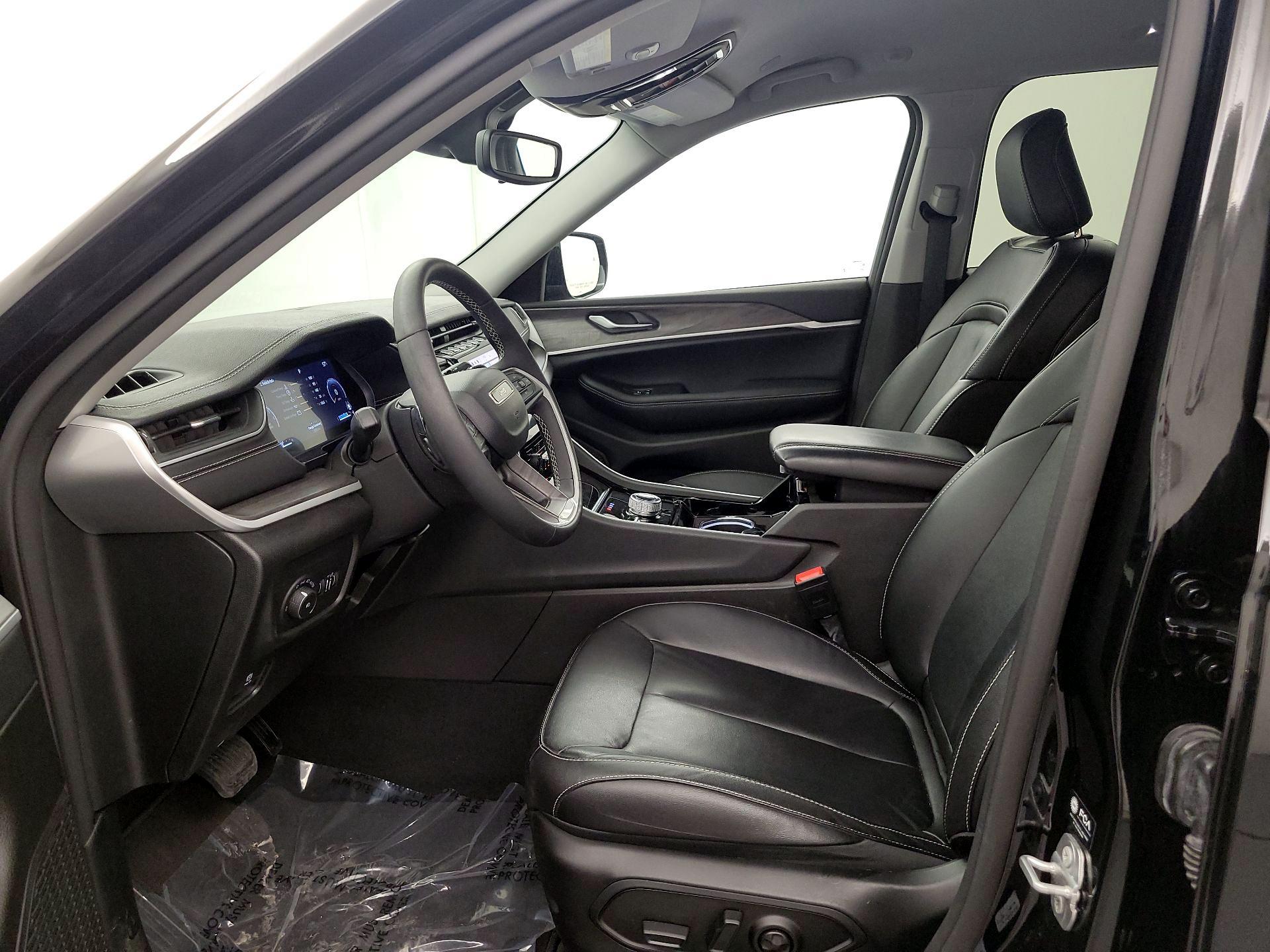 Thumbnail: 2023 Jeep Grand Cherokee - 11