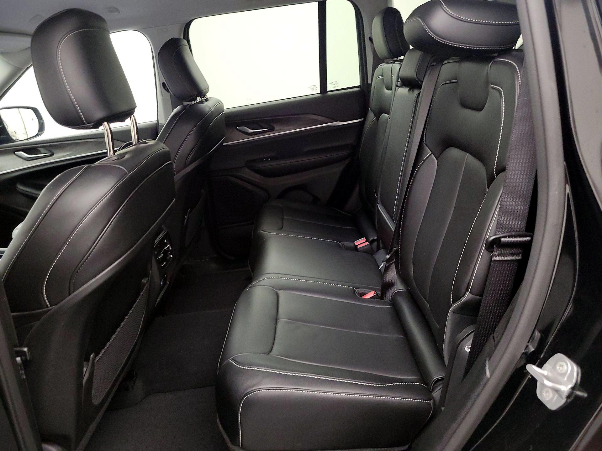 Thumbnail: 2023 Jeep Grand Cherokee - 20