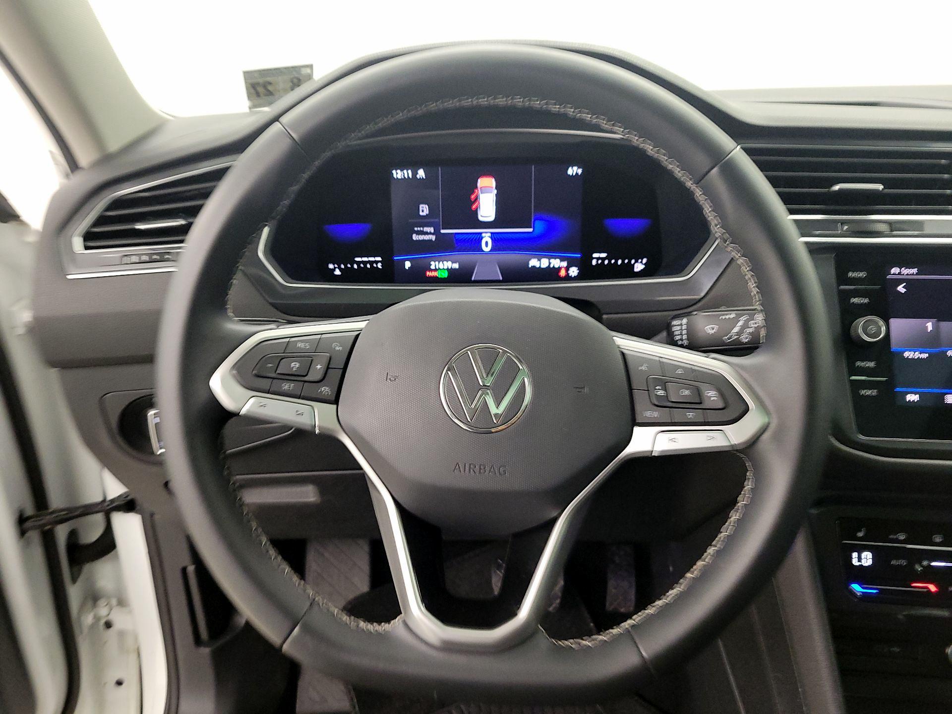 Thumbnail: 2022 Volkswagen Tiguan - 10