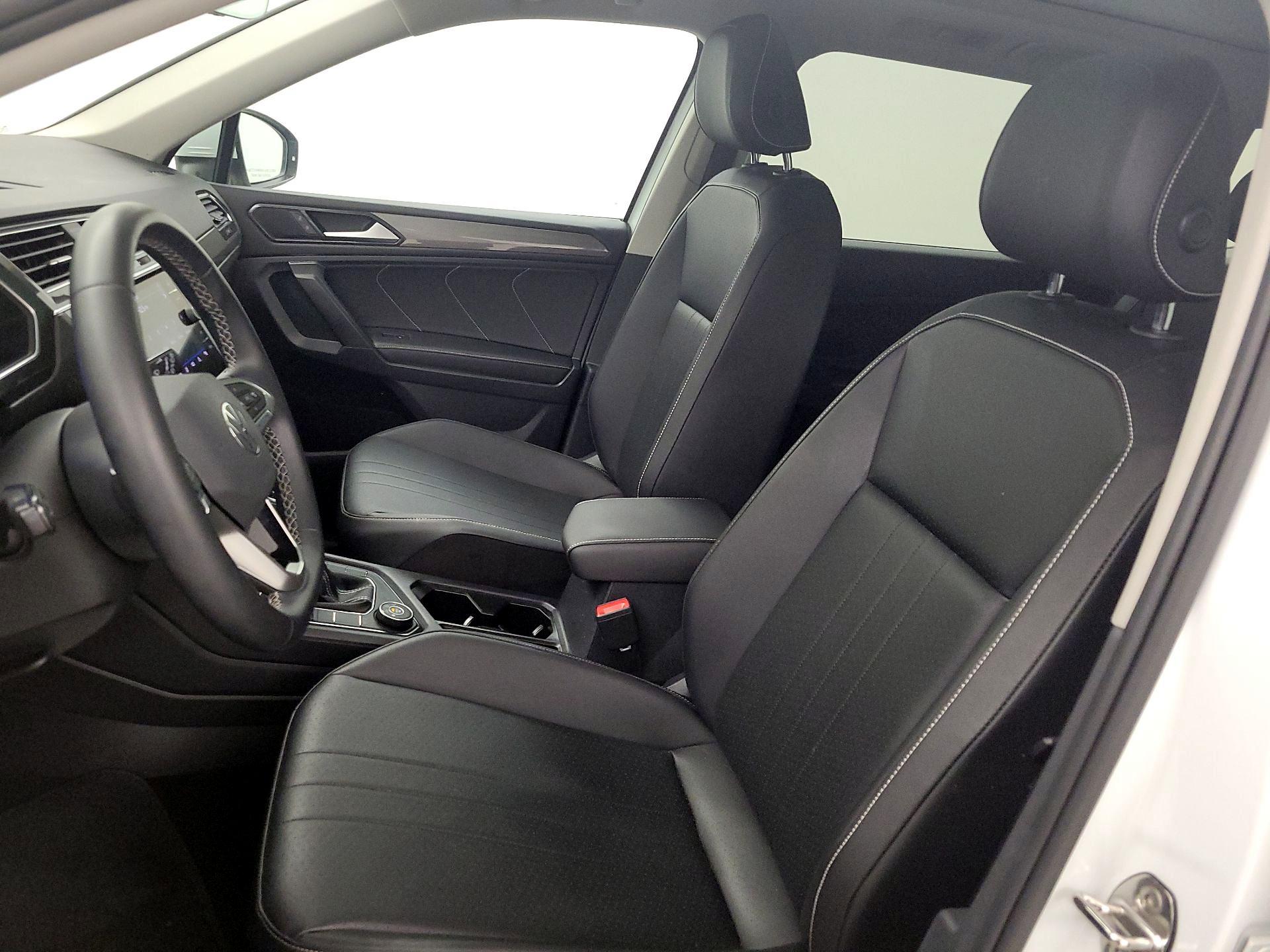 Thumbnail: 2022 Volkswagen Tiguan - 11