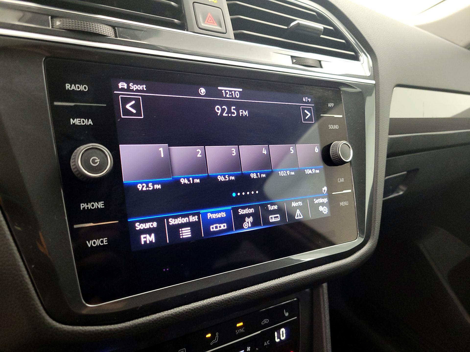 Thumbnail: 2022 Volkswagen Tiguan - 15