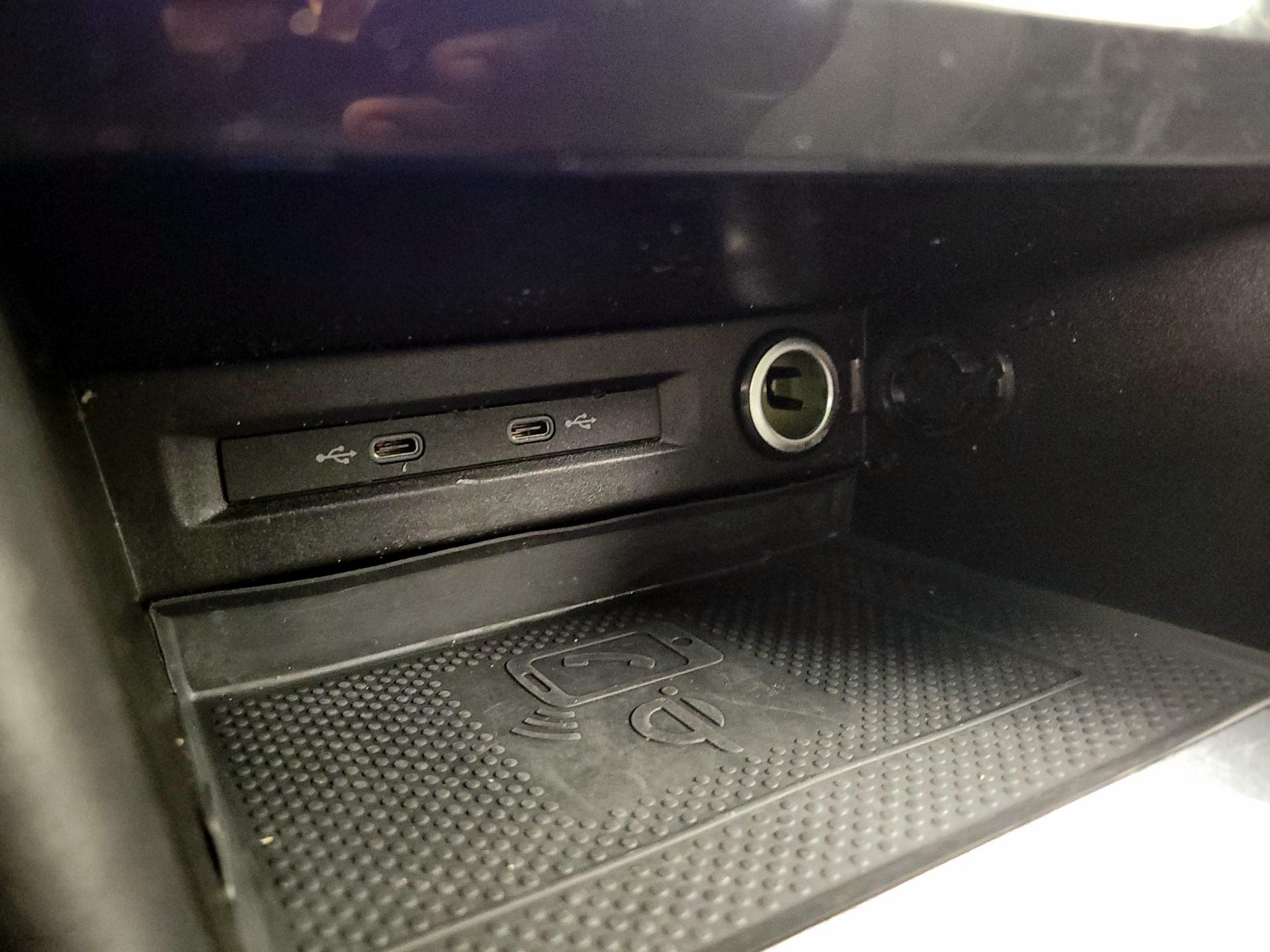 Thumbnail: 2022 Volkswagen Tiguan - 18