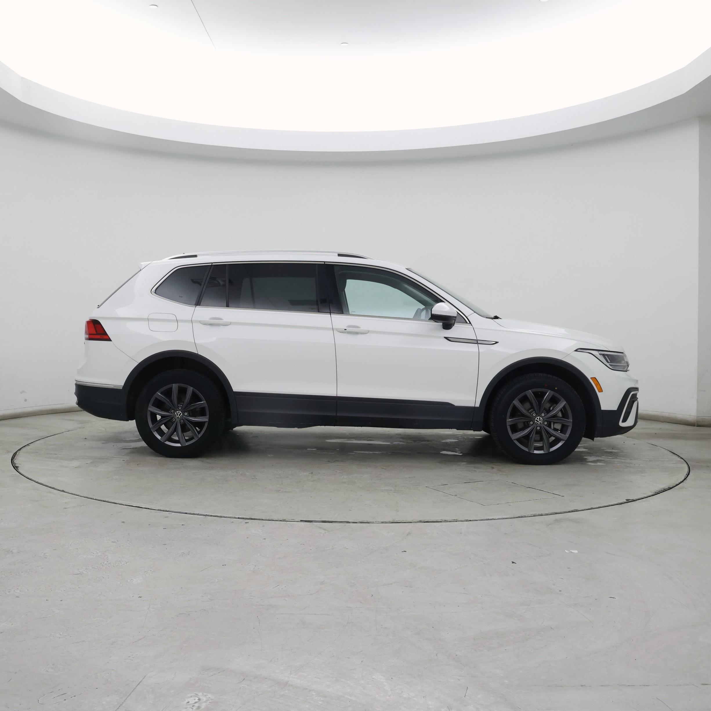 Thumbnail: 2022 Volkswagen Tiguan - 7