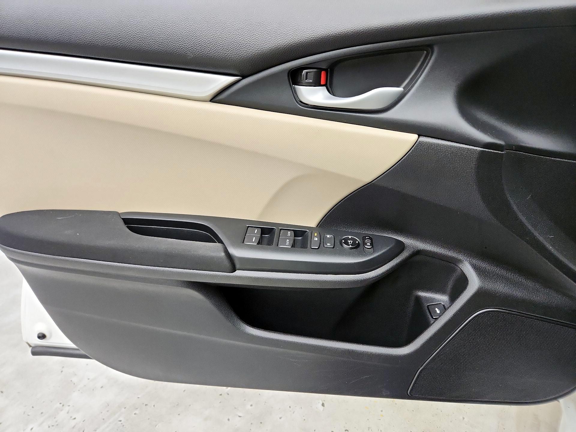 Thumbnail: 2016 Honda Civic - 12