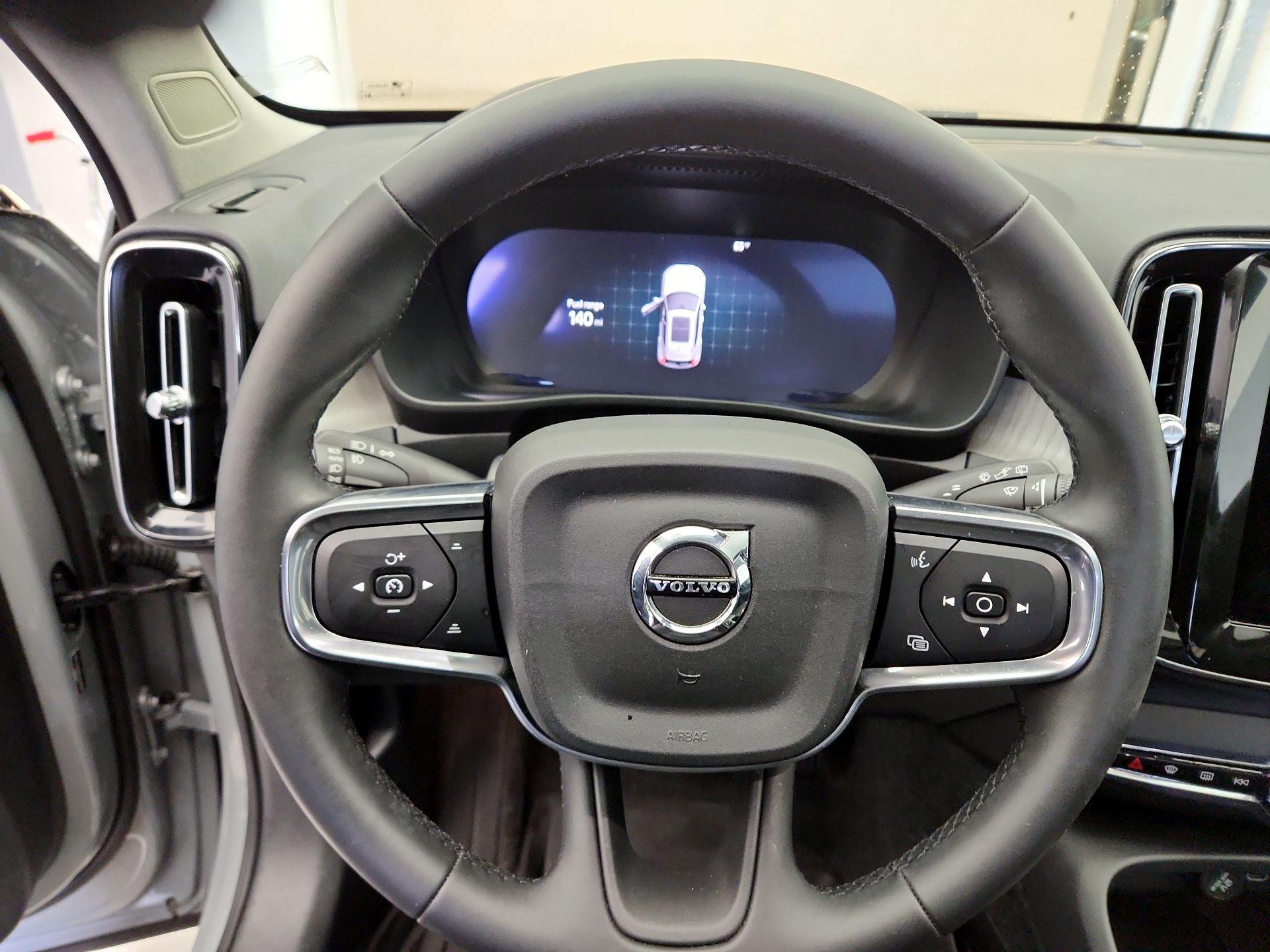 Thumbnail: 2025 Volvo XC40 - 10