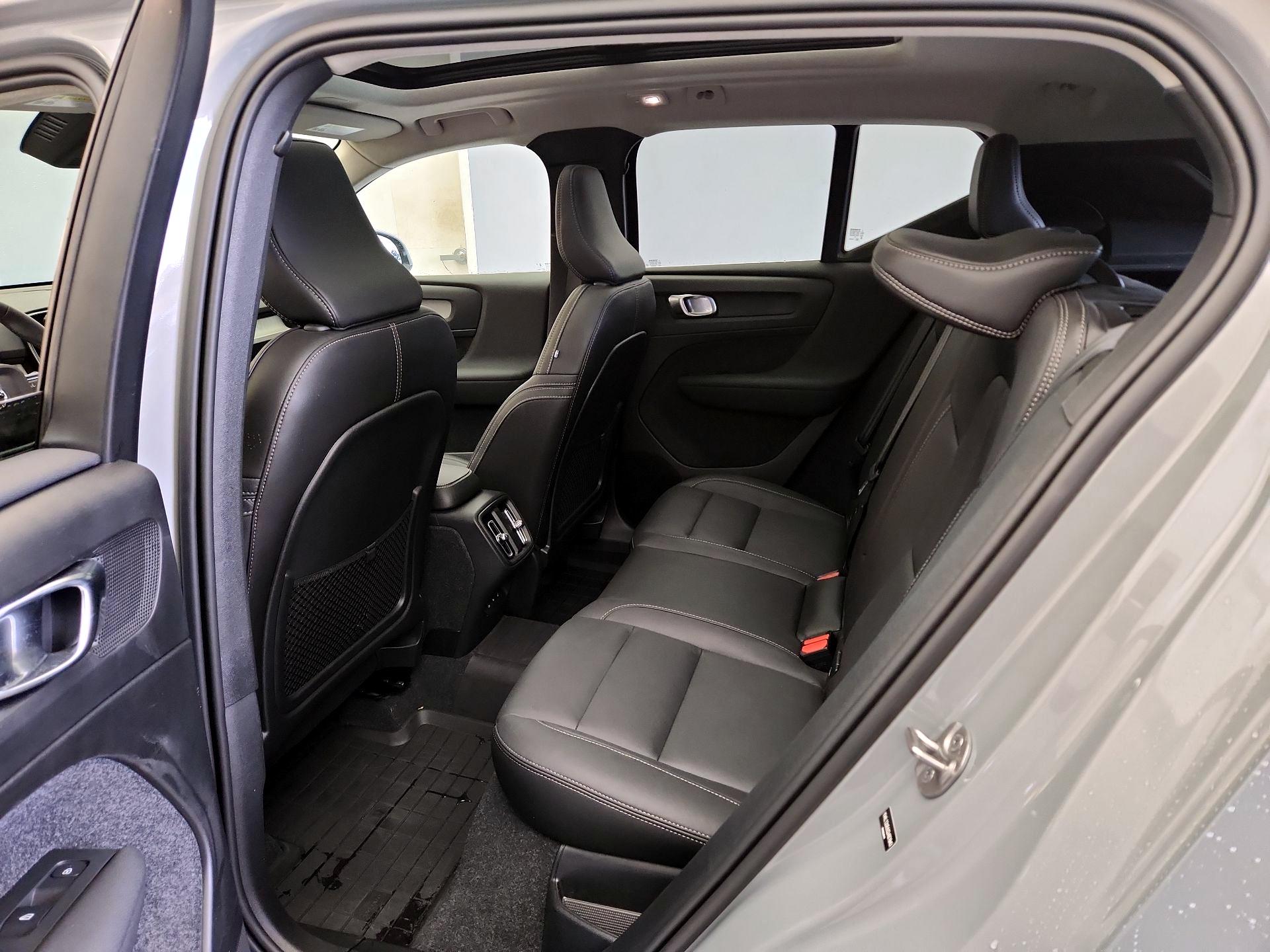 Thumbnail: 2025 Volvo XC40 - 20