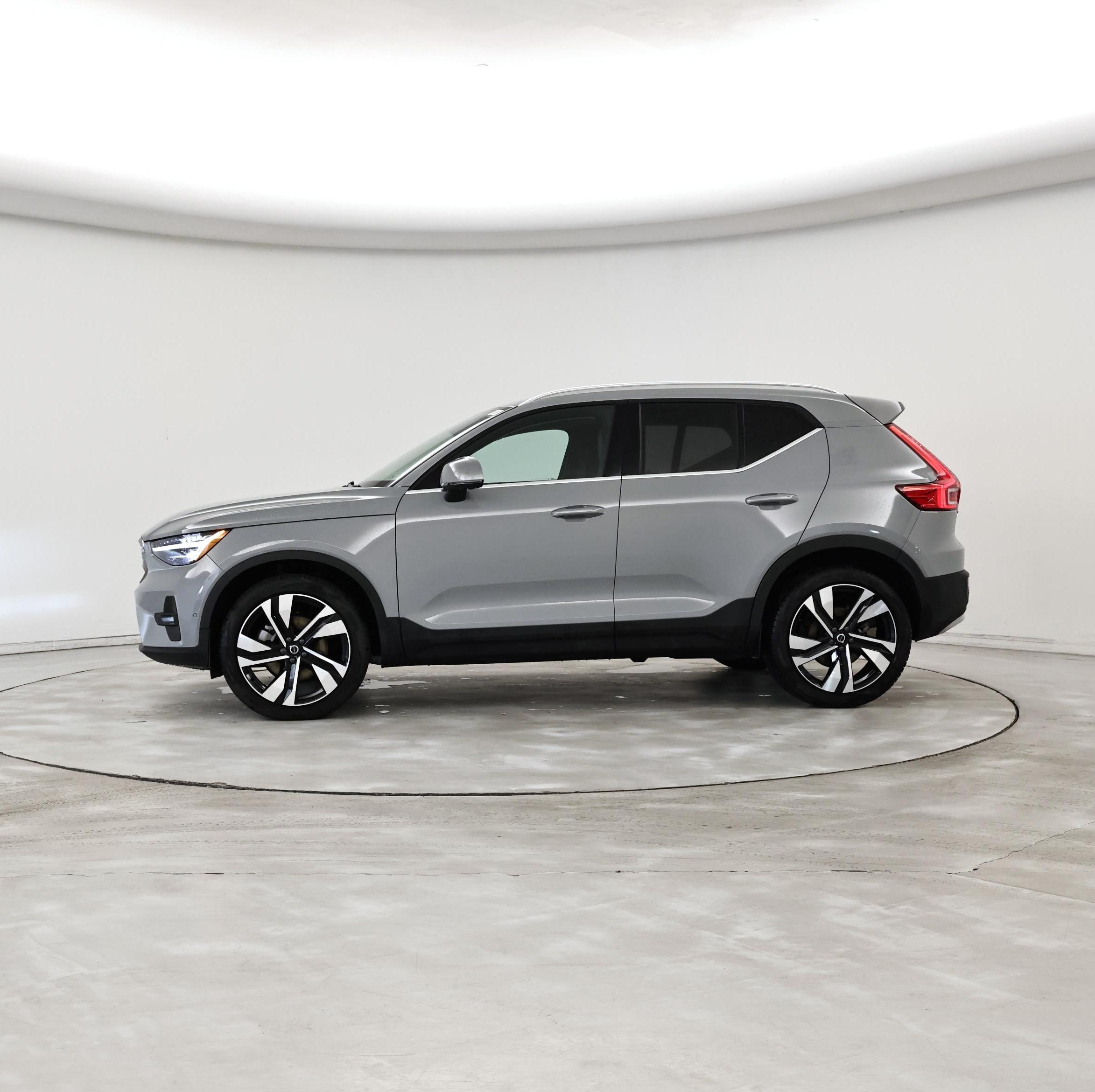 Thumbnail: 2025 Volvo XC40 - 3
