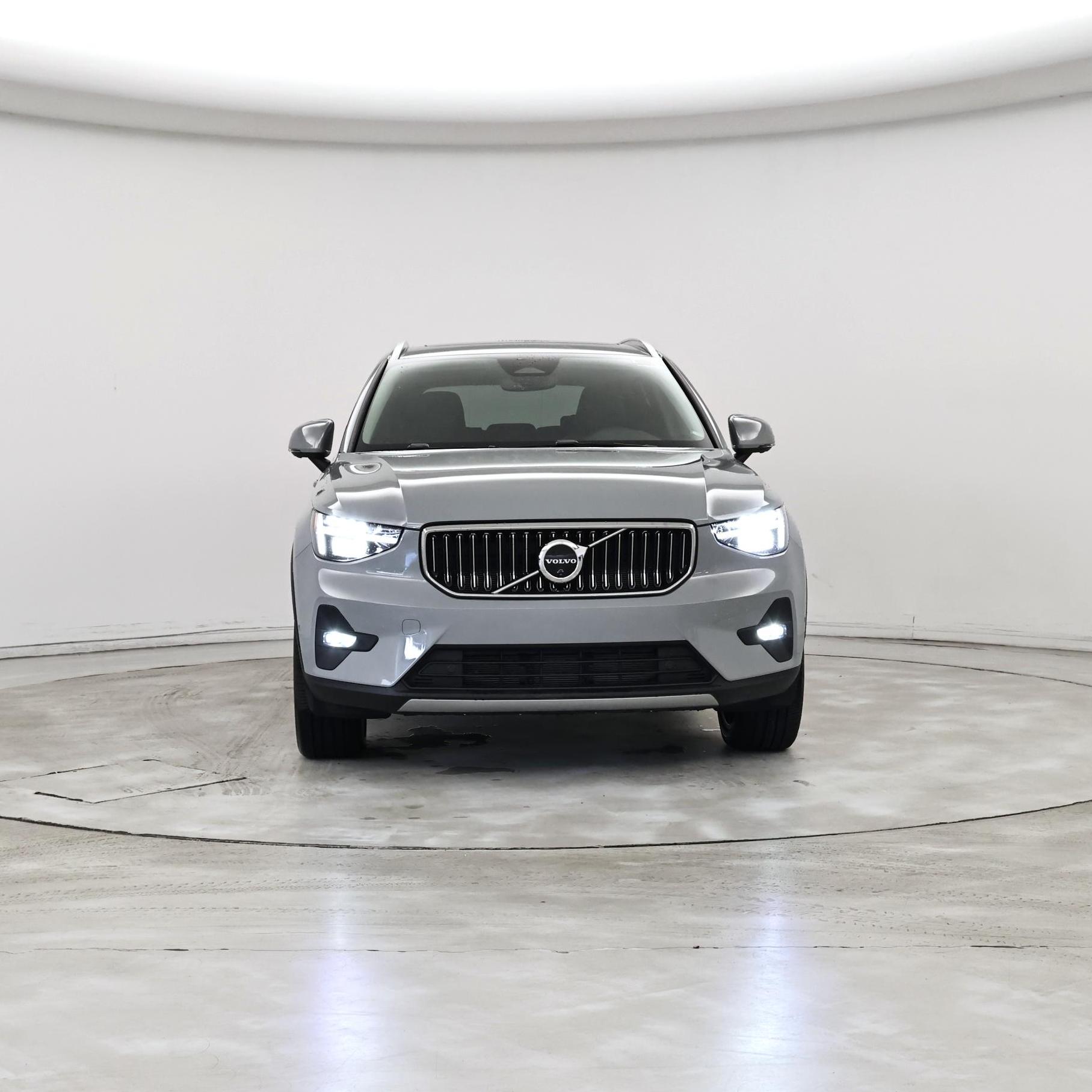 Thumbnail: 2025 Volvo XC40 - 5