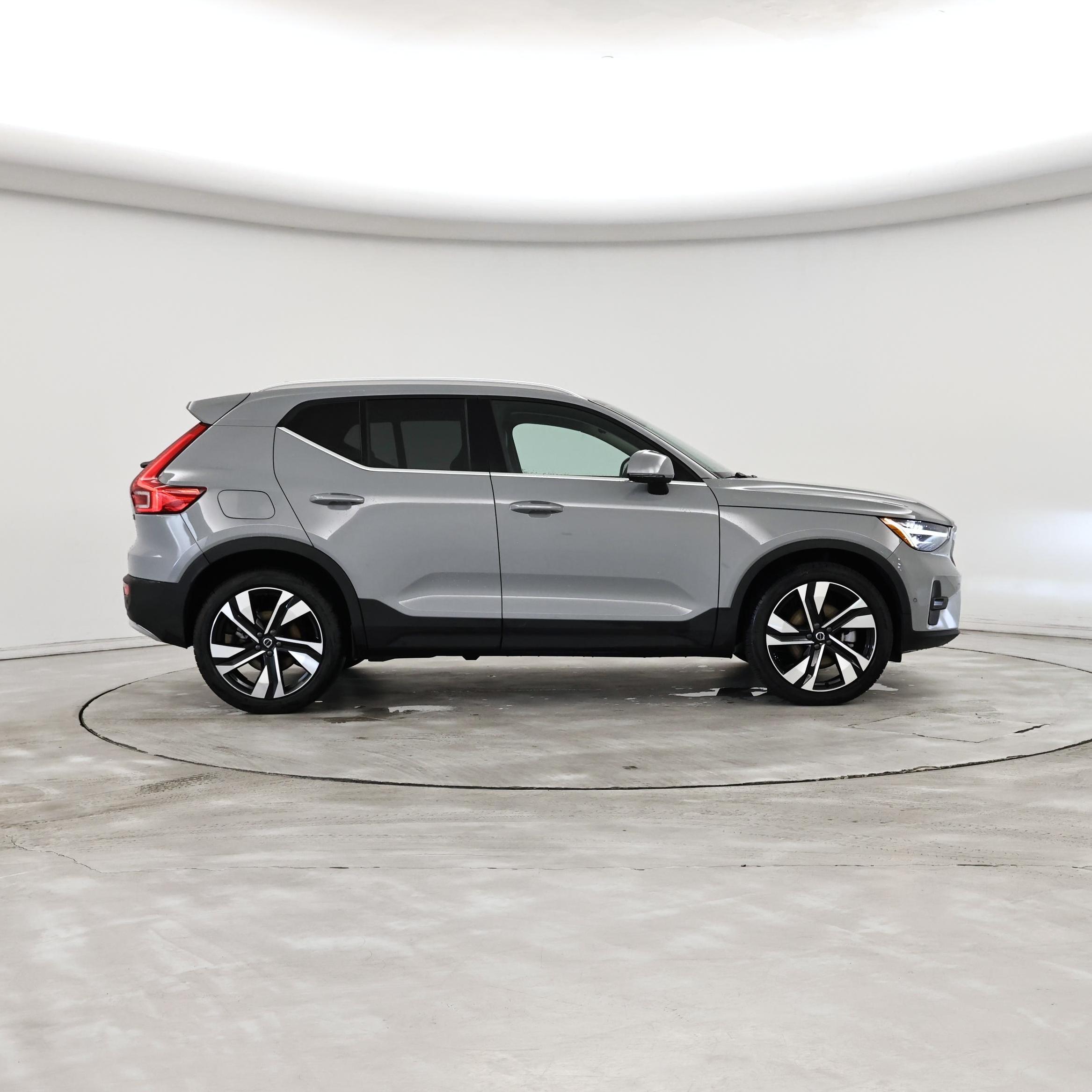 Thumbnail: 2025 Volvo XC40 - 7