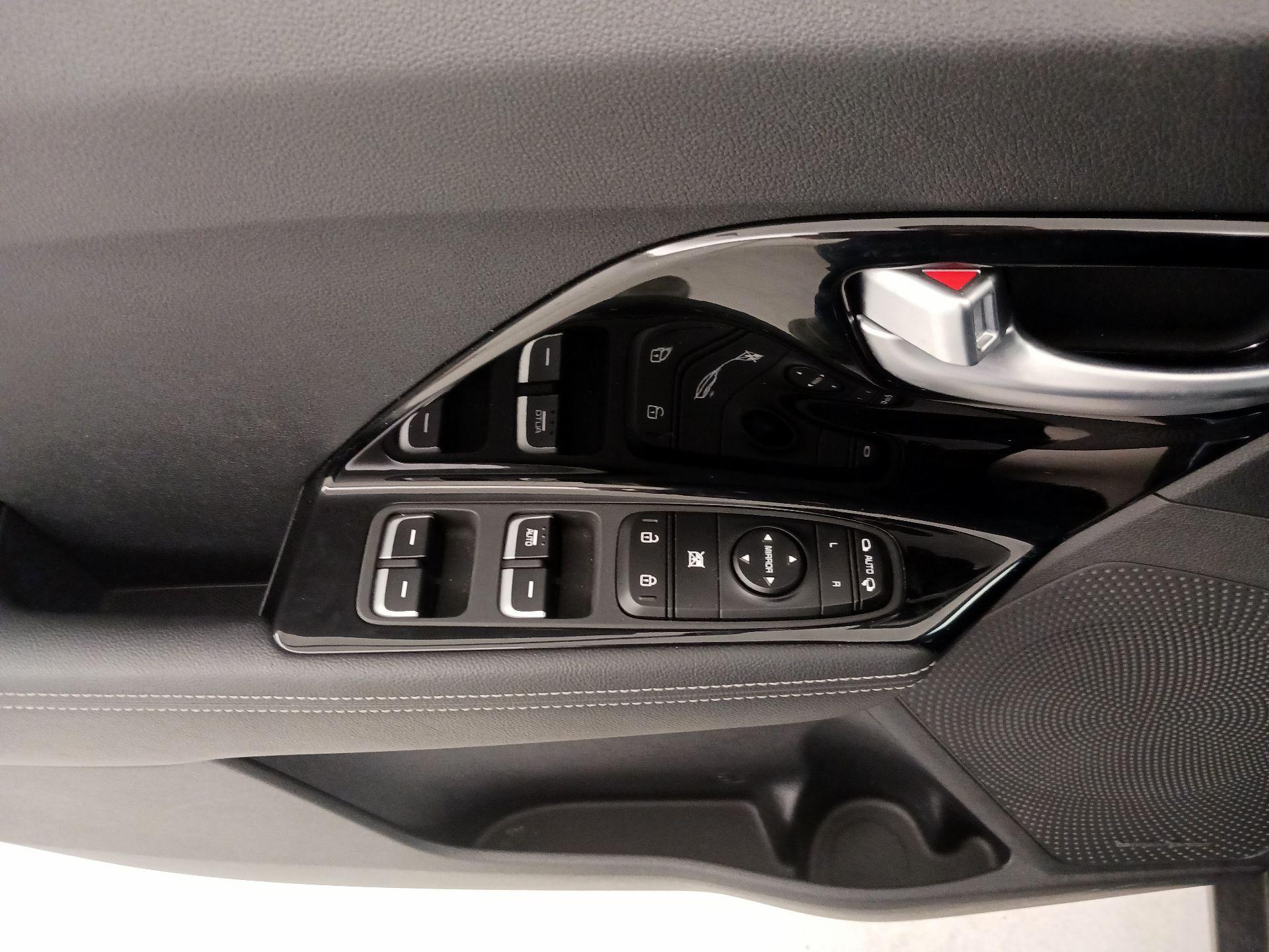 Thumbnail: 2022 Kia Niro - 12