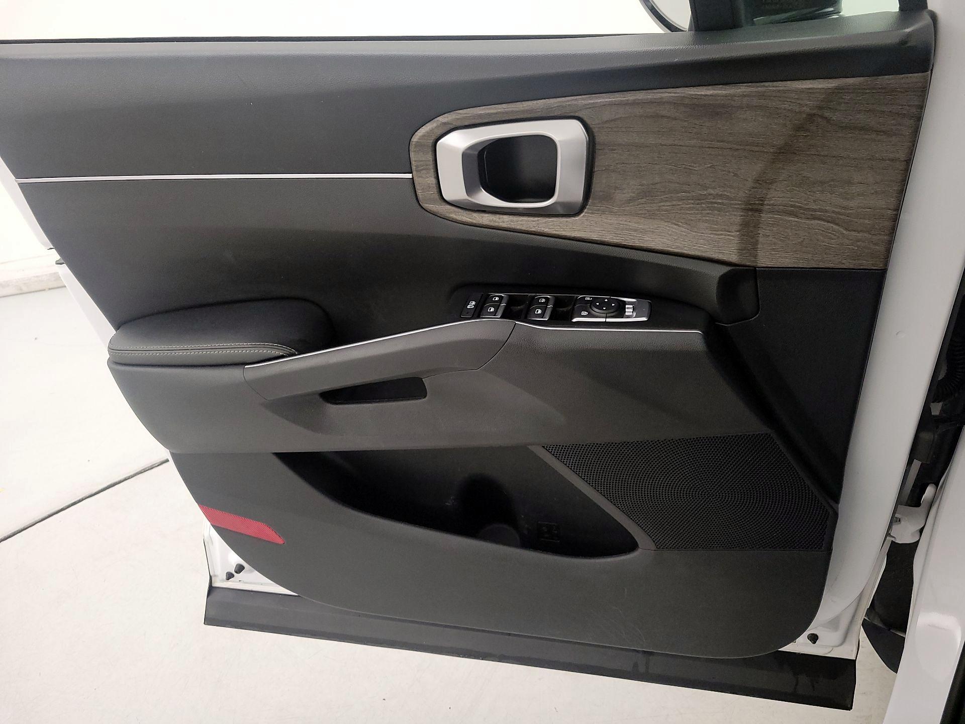 Thumbnail: 2023 Kia Sorento - 12