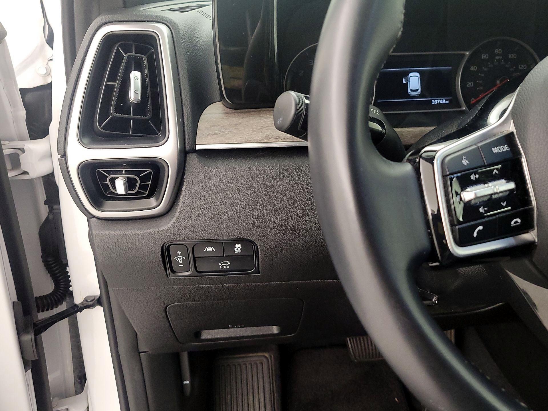 Thumbnail: 2023 Kia Sorento - 13