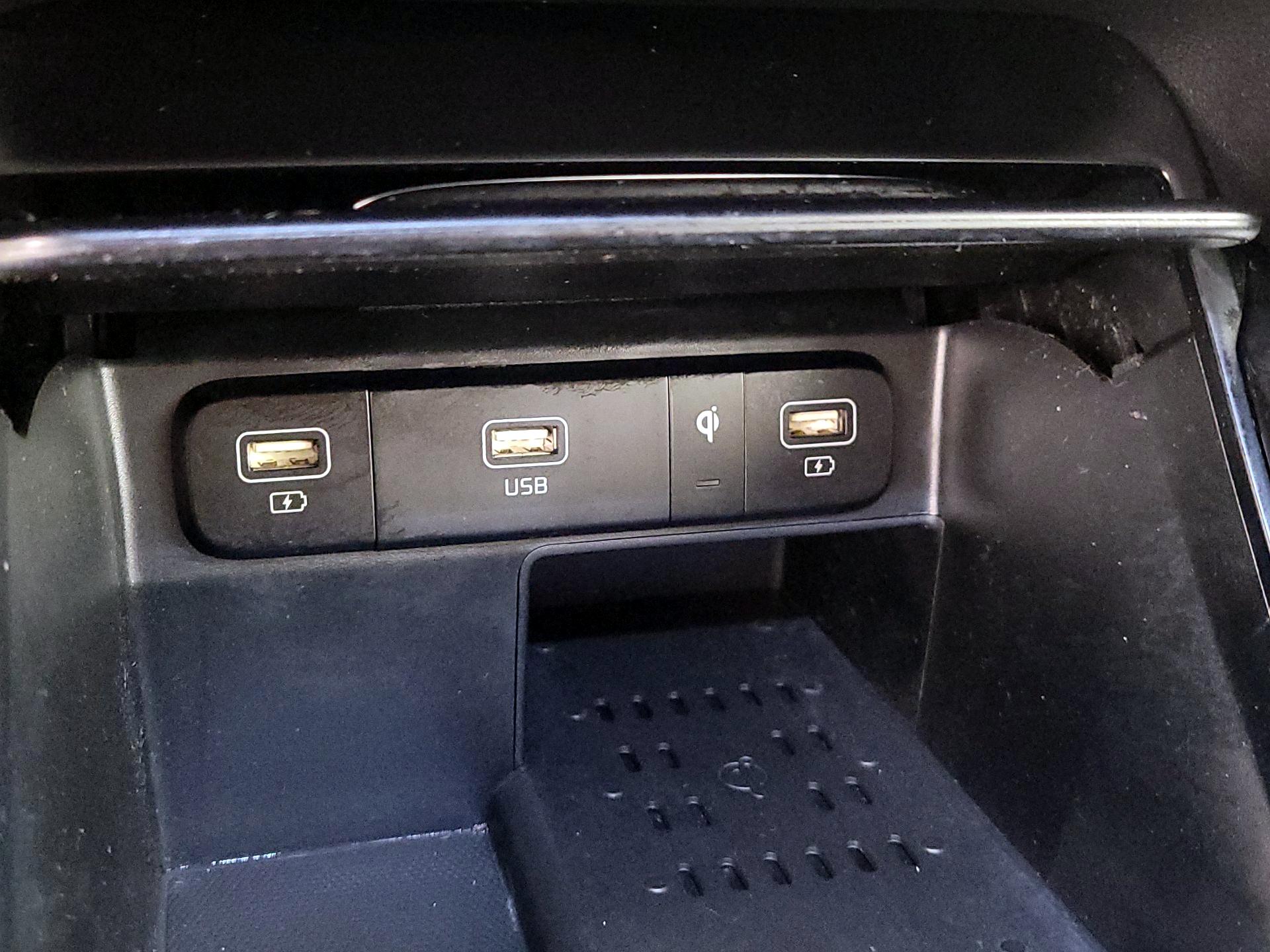 Thumbnail: 2023 Kia Sorento - 18