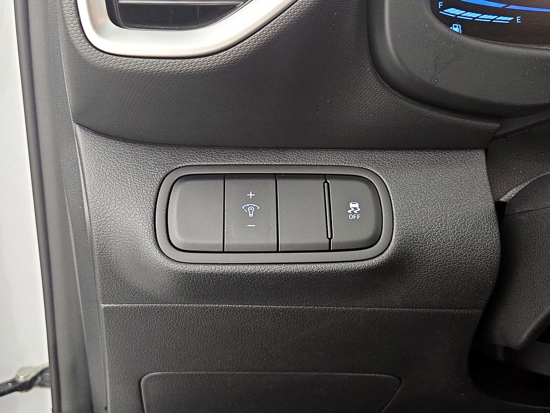 Thumbnail: 2023 Hyundai Venue - 13