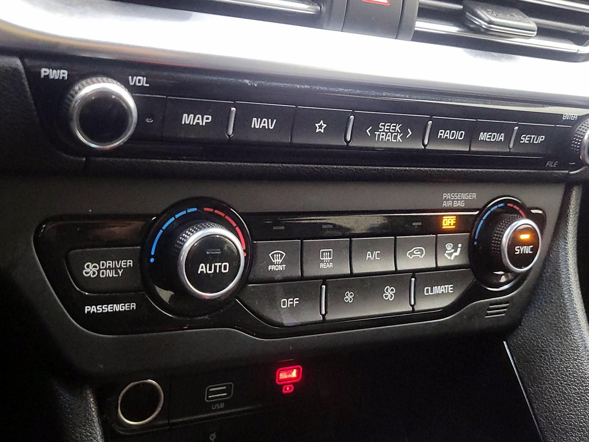 Thumbnail: 2022 Kia Niro - 17