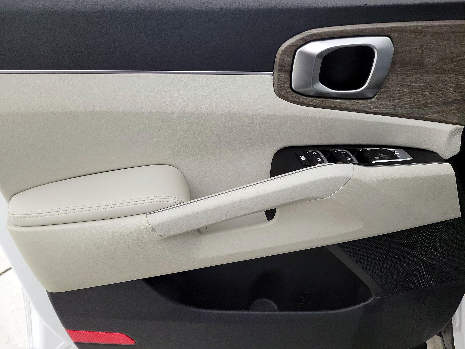 Thumbnail: 2023 Kia Sorento - 12