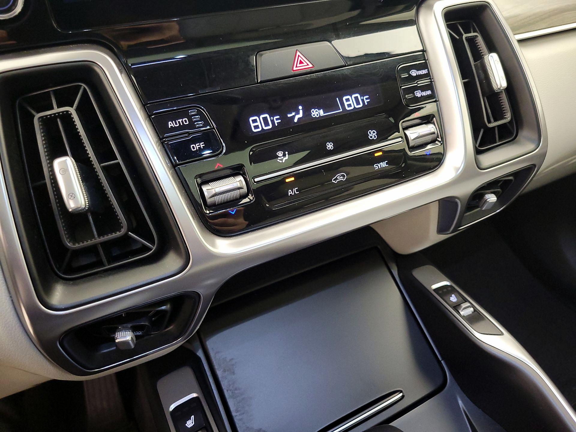 Thumbnail: 2023 Kia Sorento - 16