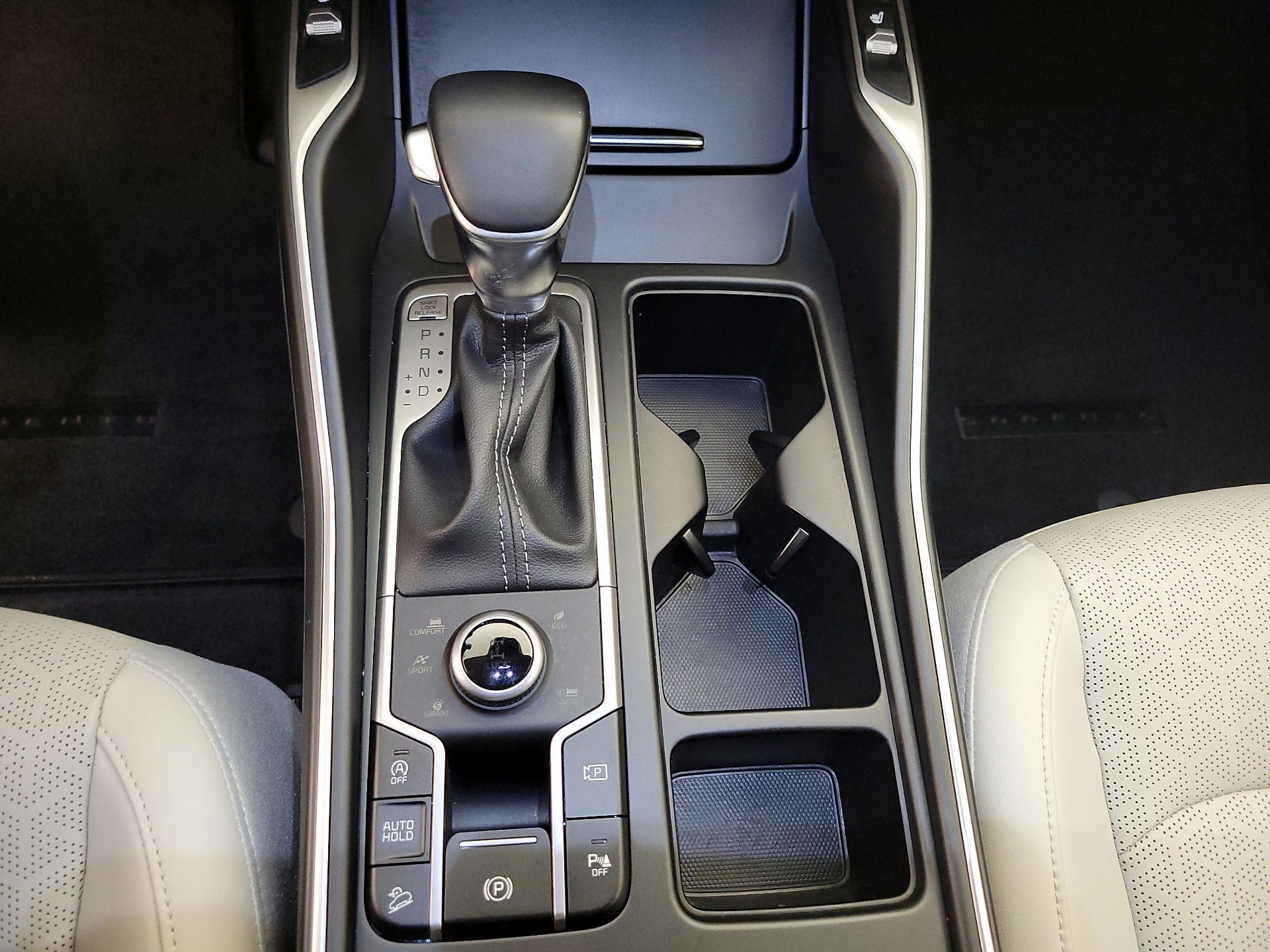 Thumbnail: 2023 Kia Sorento - 17