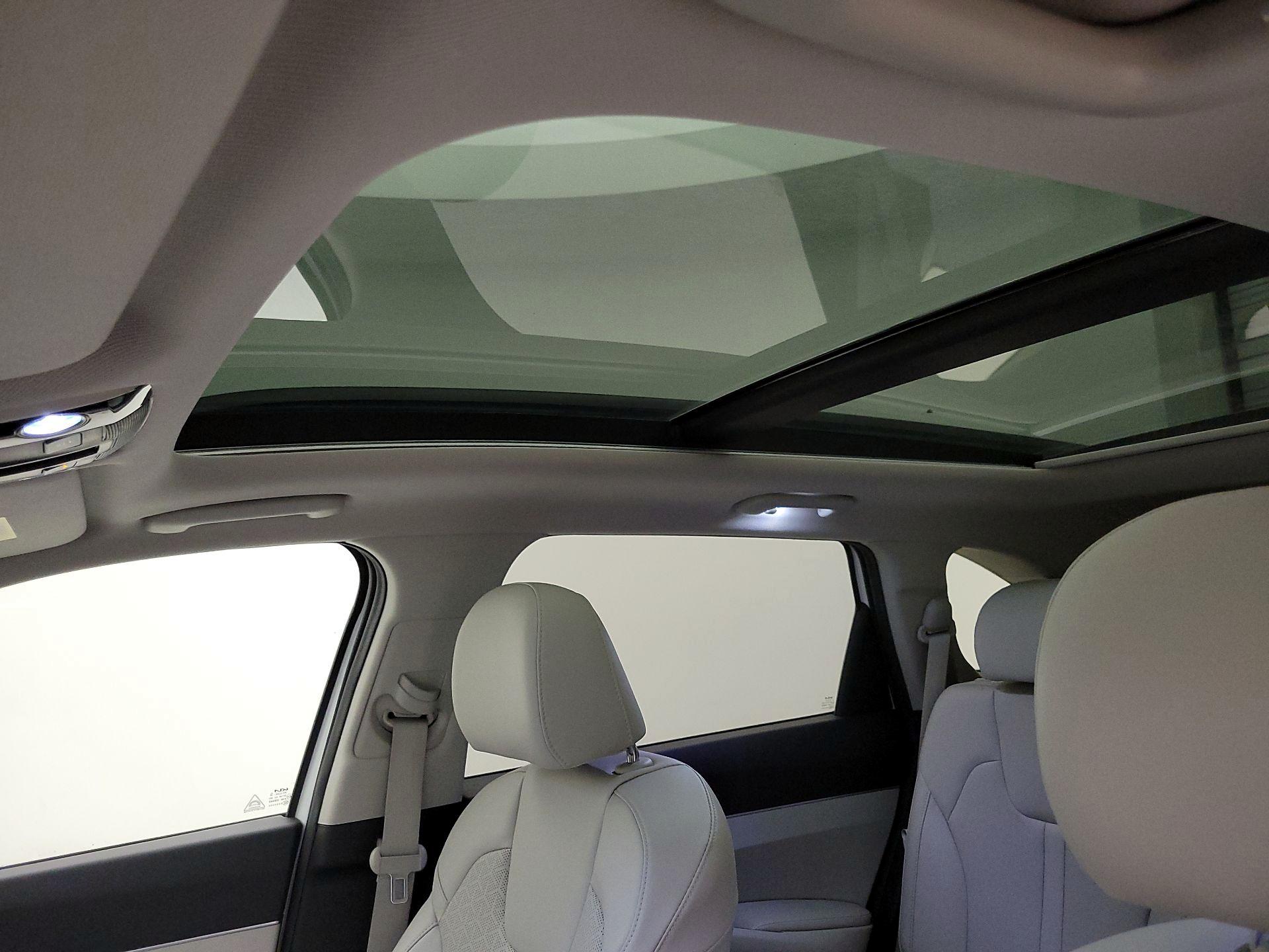 Thumbnail: 2023 Kia Sorento - 18