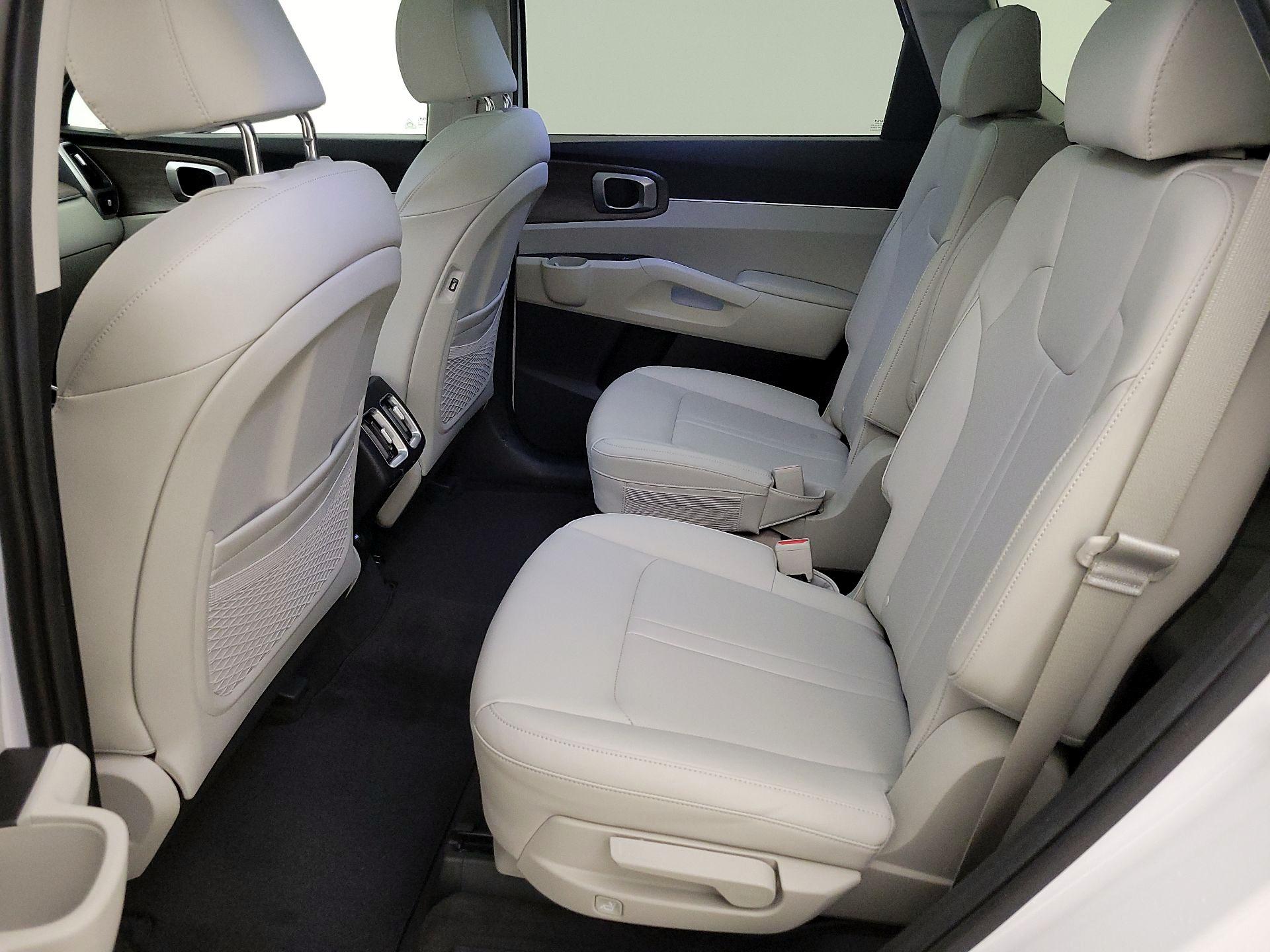 Thumbnail: 2023 Kia Sorento - 19