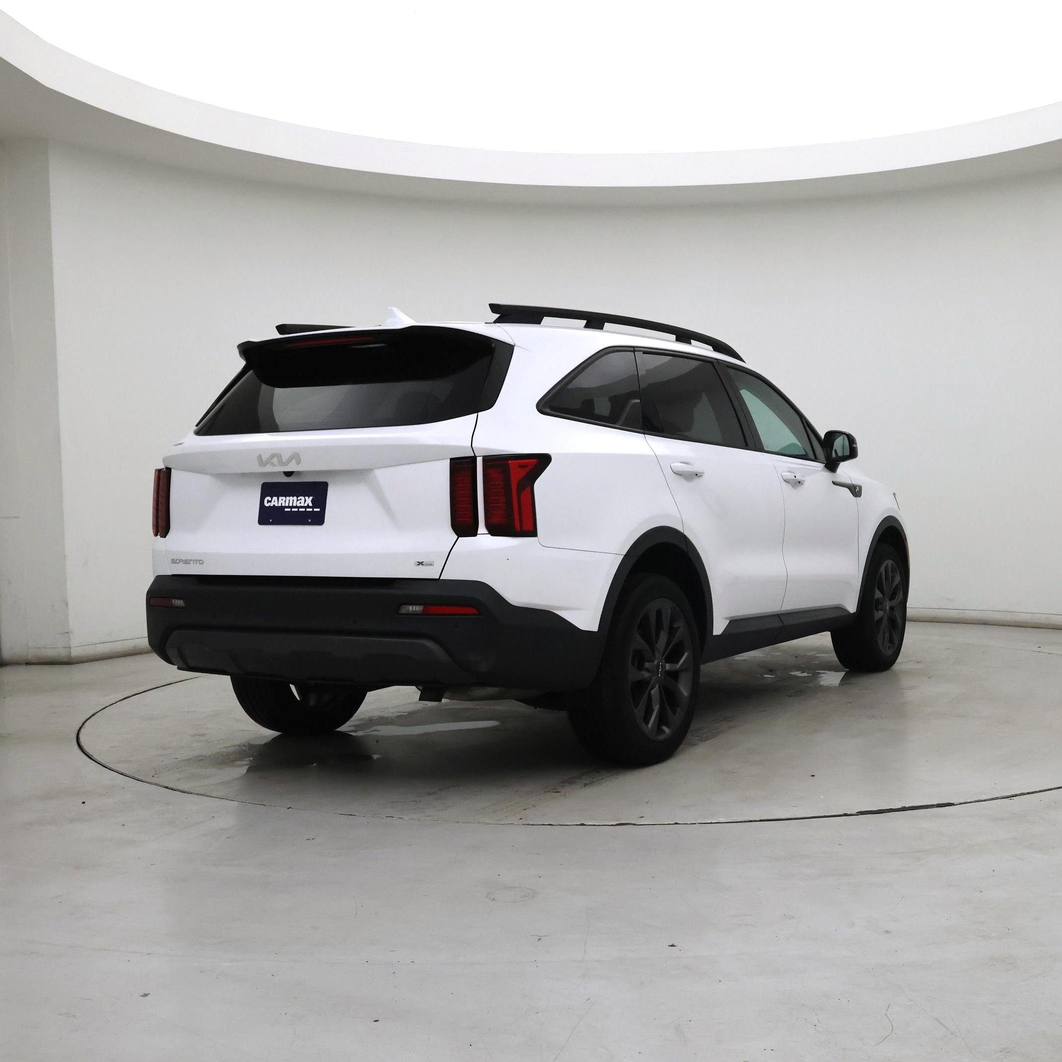 Thumbnail: 2023 Kia Sorento - 8