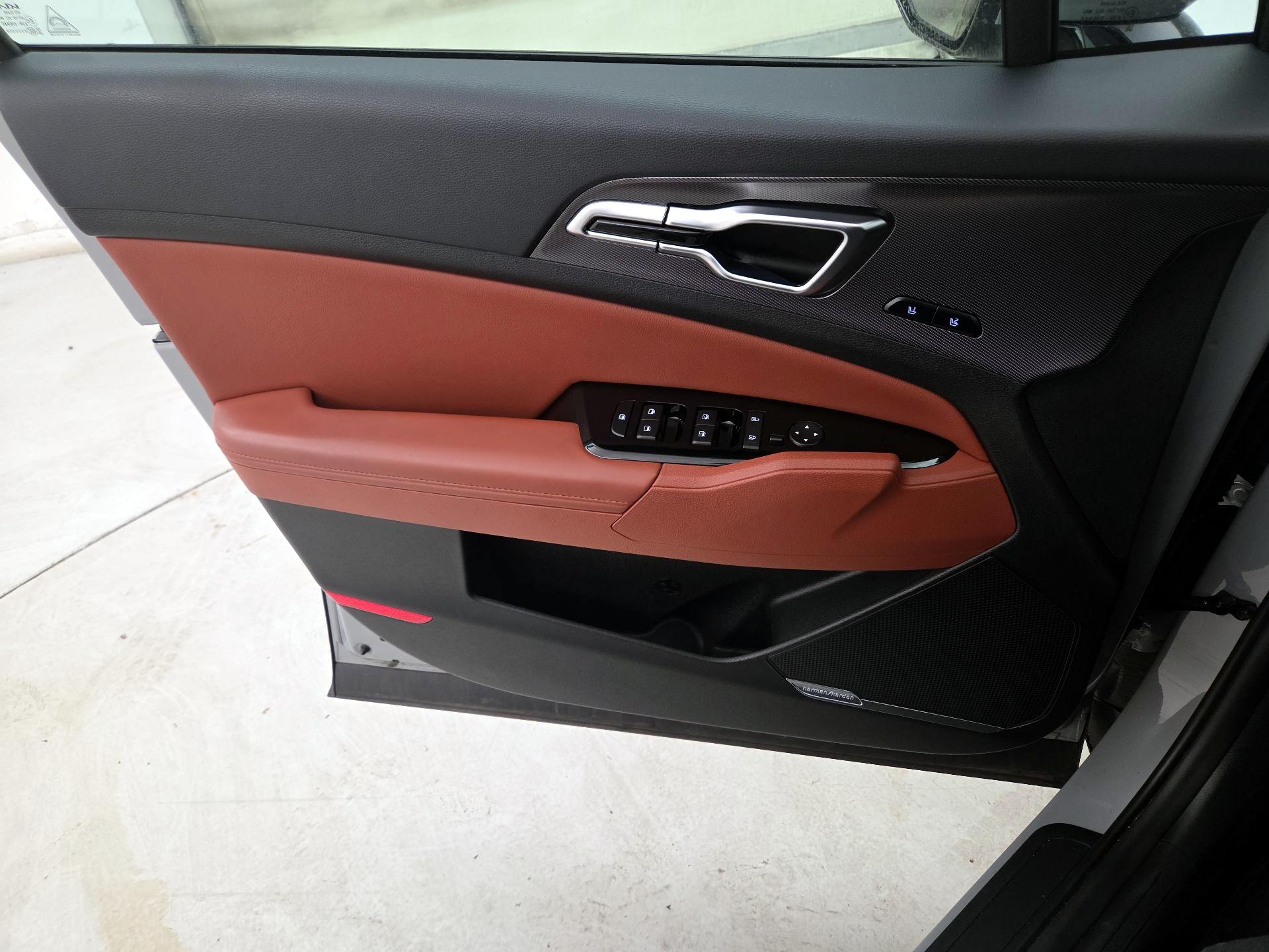 Thumbnail: 2023 Kia Sportage - 12