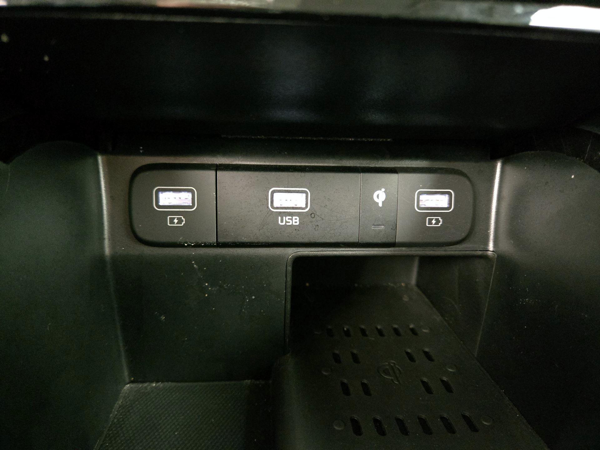 Thumbnail: 2023 Kia Sorento - 19