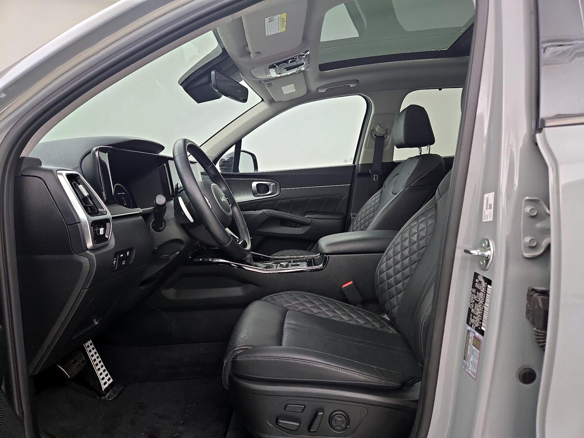 Thumbnail: 2023 Kia Sorento - 11